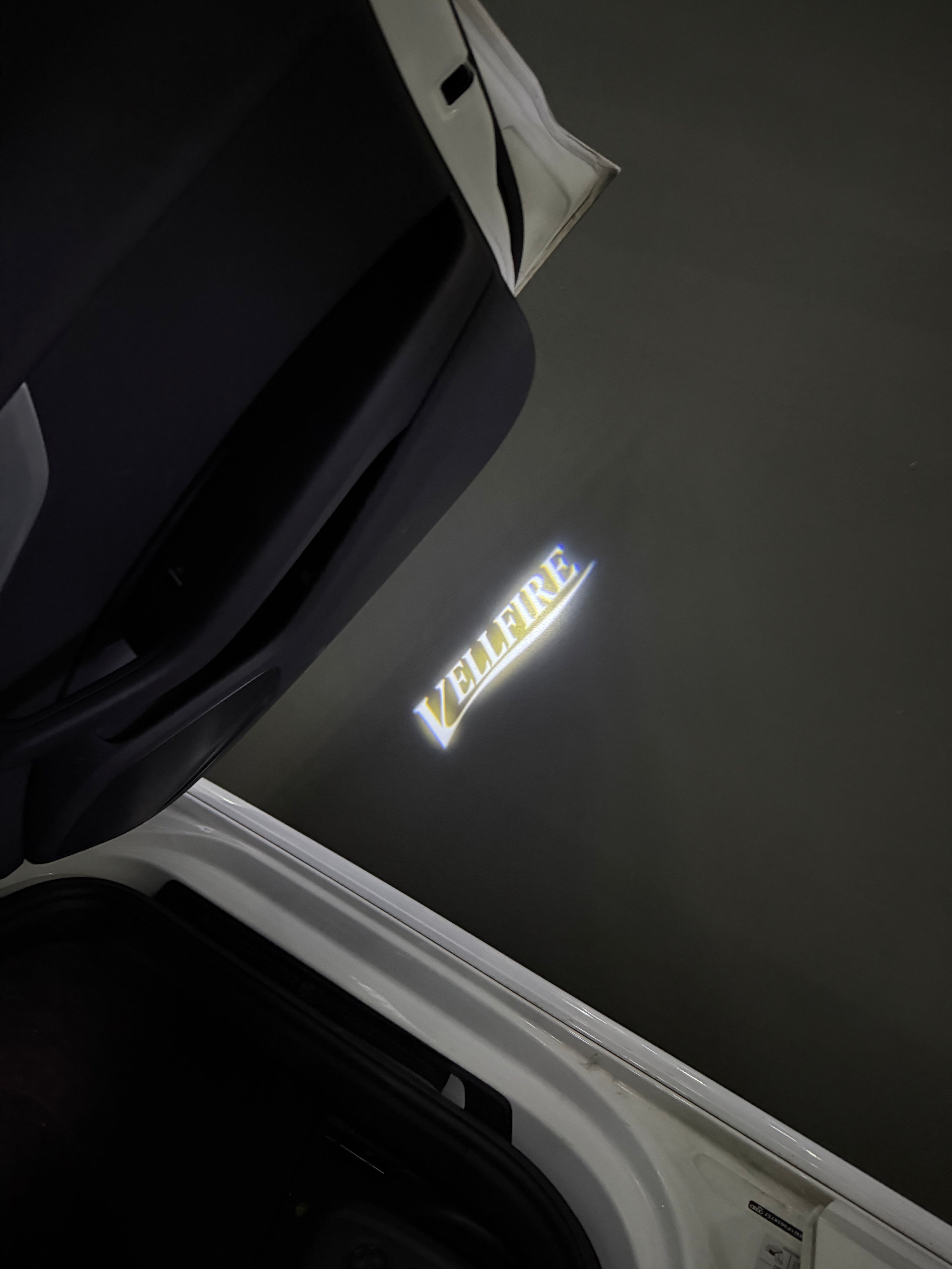 Toyota  VELLFIRE LOGO PROJECROTR LIGHTS Nr.02 (quantity 1 = 1 sets/2 door lights)T81