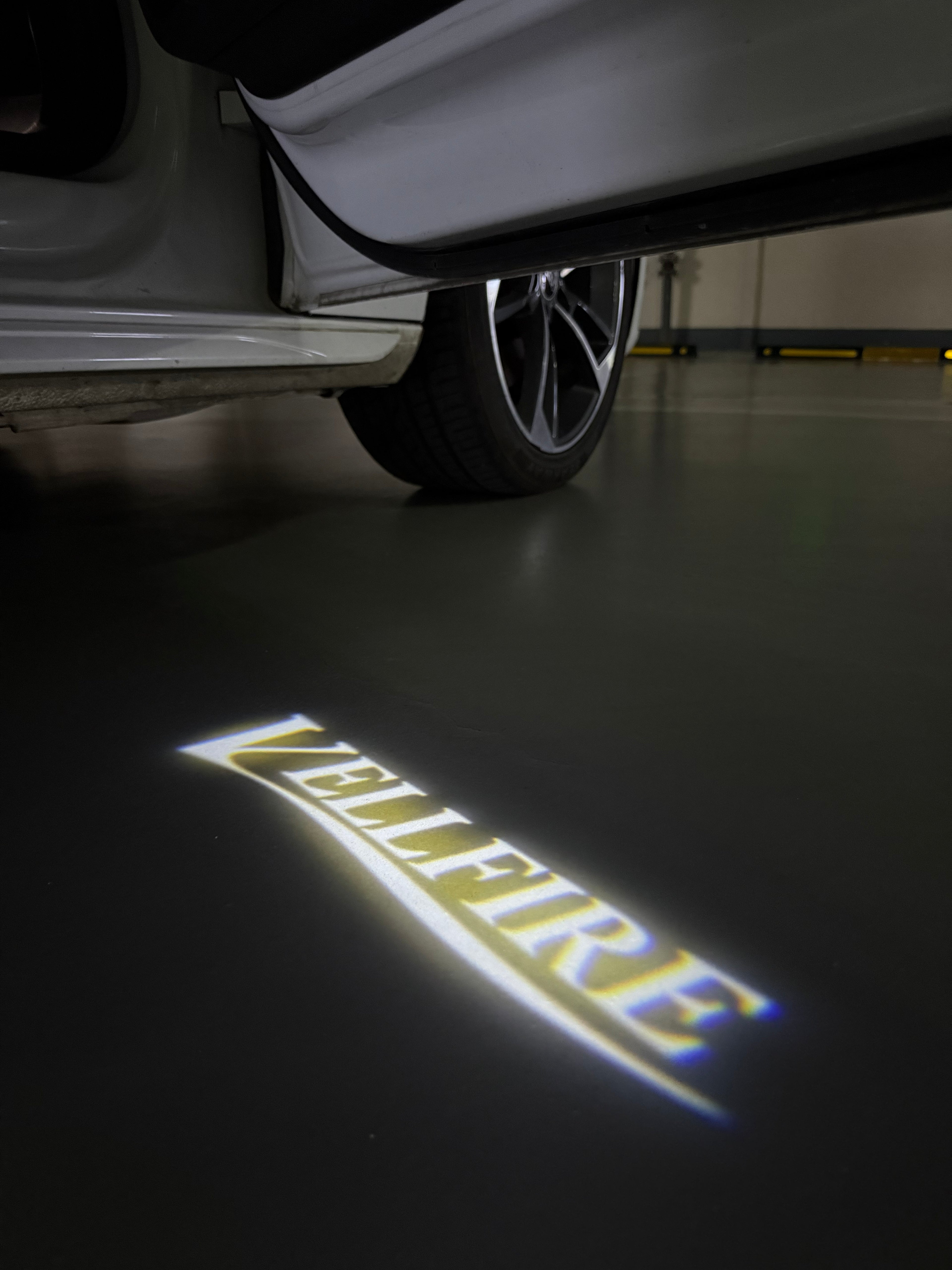 Toyota  VELLFIRE LOGO PROJECROTR LIGHTS Nr.02 (quantity 1 = 1 sets/2 door lights)T81