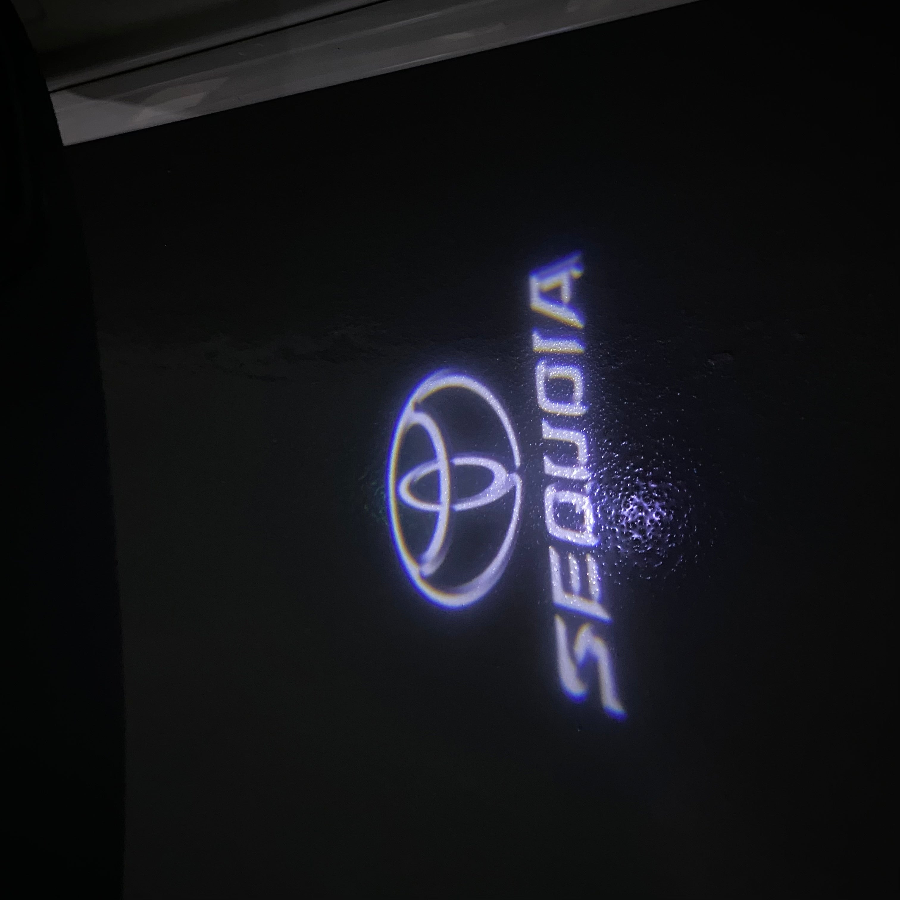 Toyota SEQUOIA LOGO PROJECROTR LIGHTS Nr.02 (quantity 1 = 1 sets/2 door lights)T66