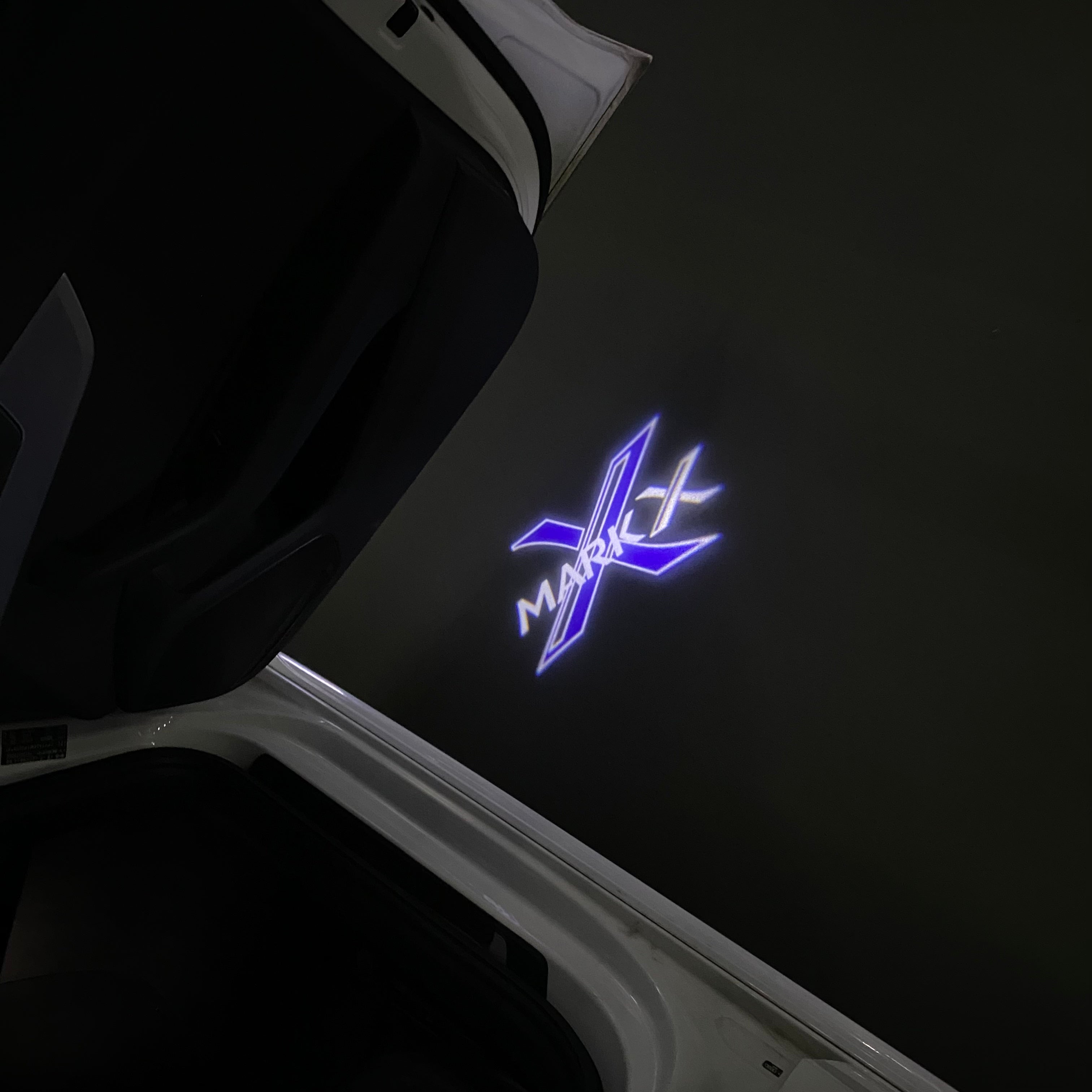 Toyota MARK X LOGO PROJECROTR LIGHTS Nr.02 (quantity 1 = 1 sets/2