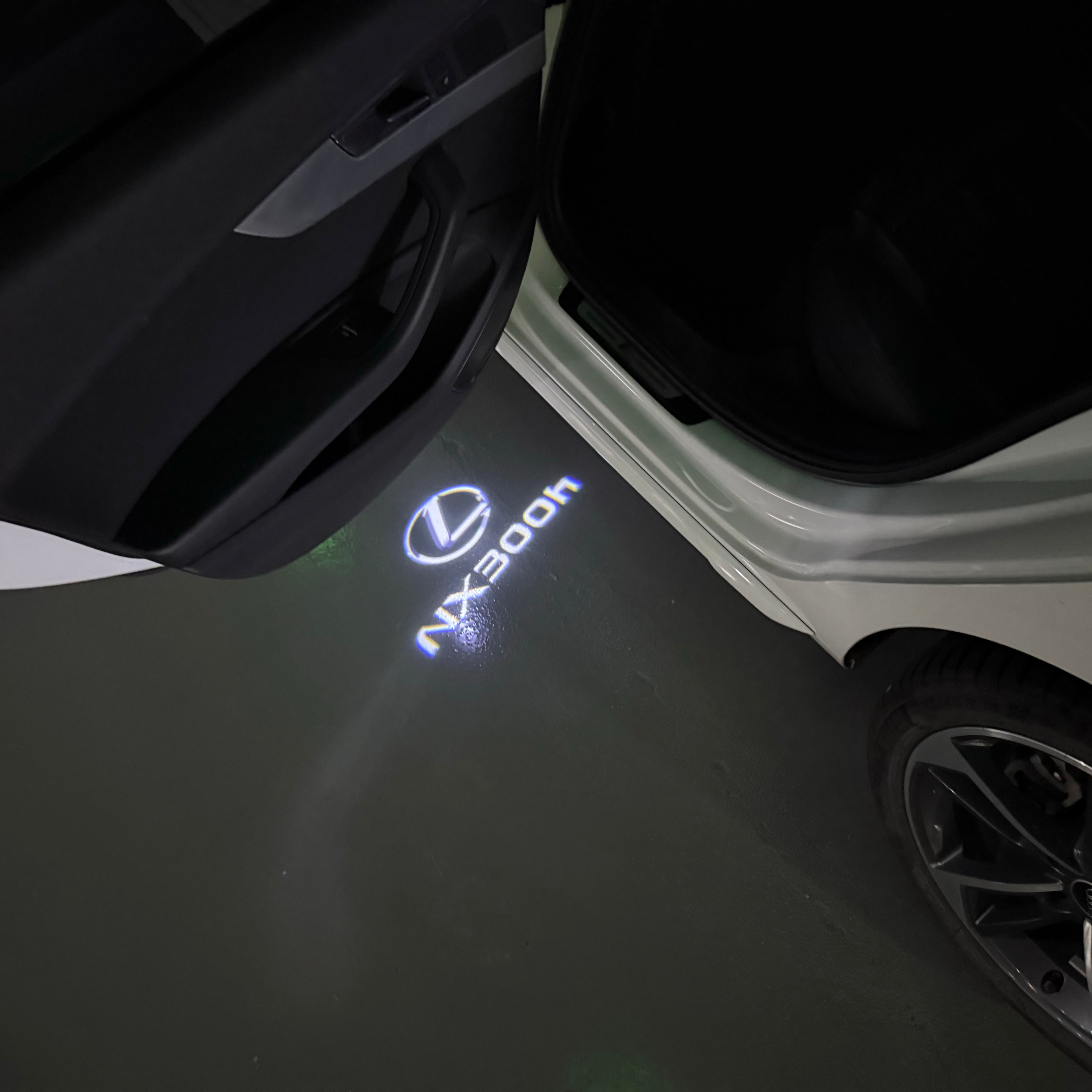 LEXUS NX 300 h LOGO PROJECROTR LIGHTS (quantity 1 = 1 sets/2 door