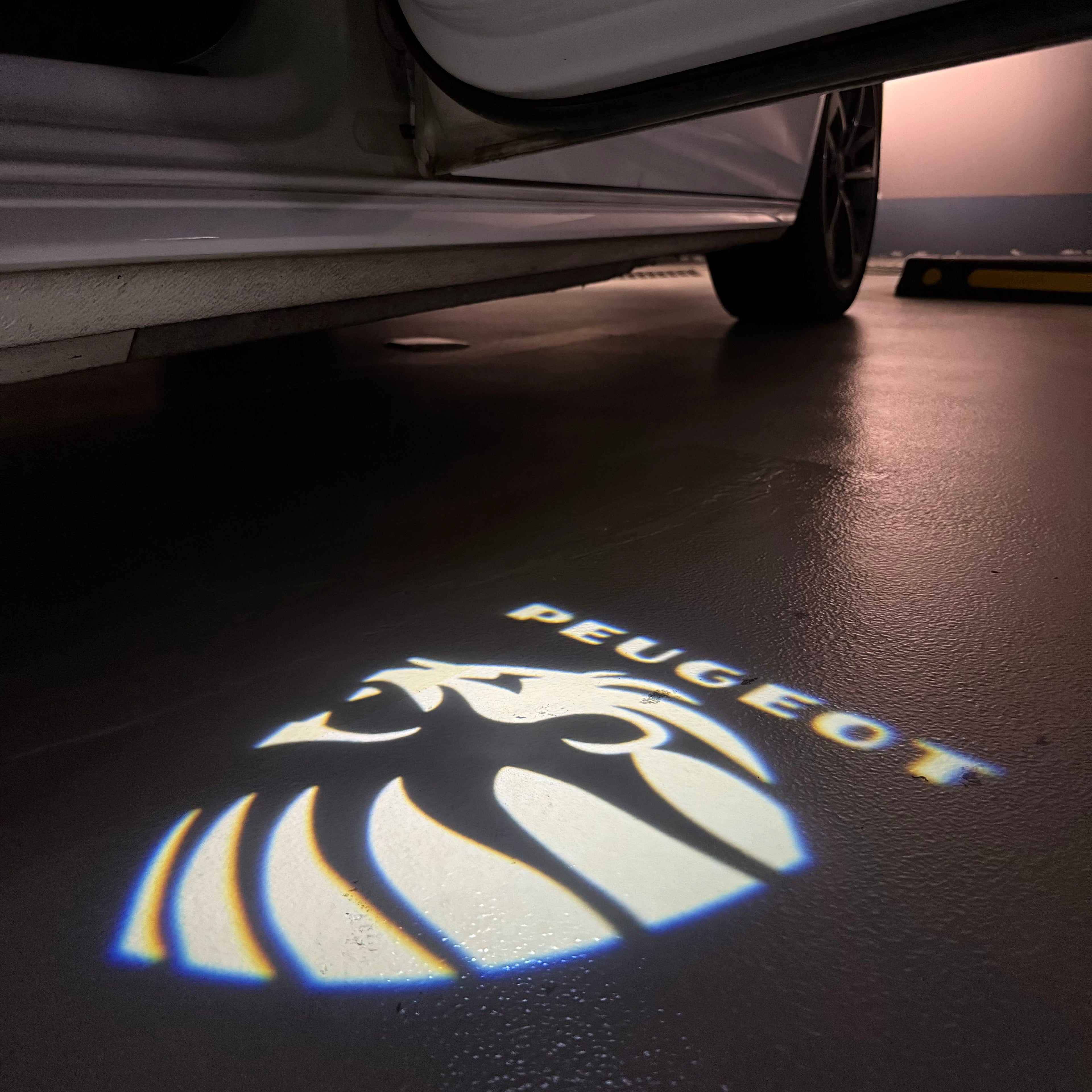 PEUGEOT ORIGINAL LOGO PROJECTOT LIGHTS    (quantity 1 = 2 Logo Films /2 door lights）Nr.30HH14