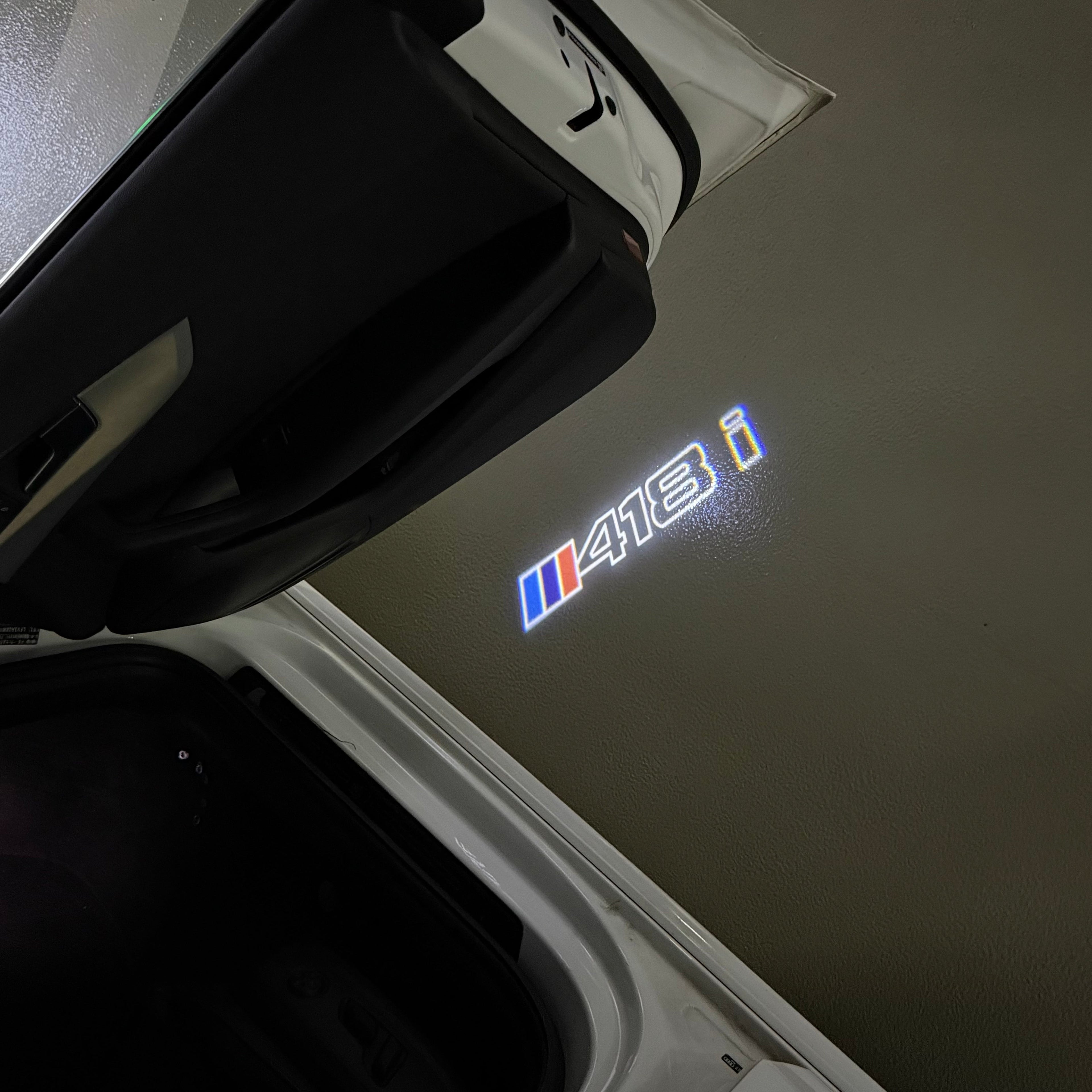 BMW  4 SERIES 418 i  LOGO PROJECTOT LIGHTS (quantity 1 = 1 sets/2 door lights)Nr.bmw00182