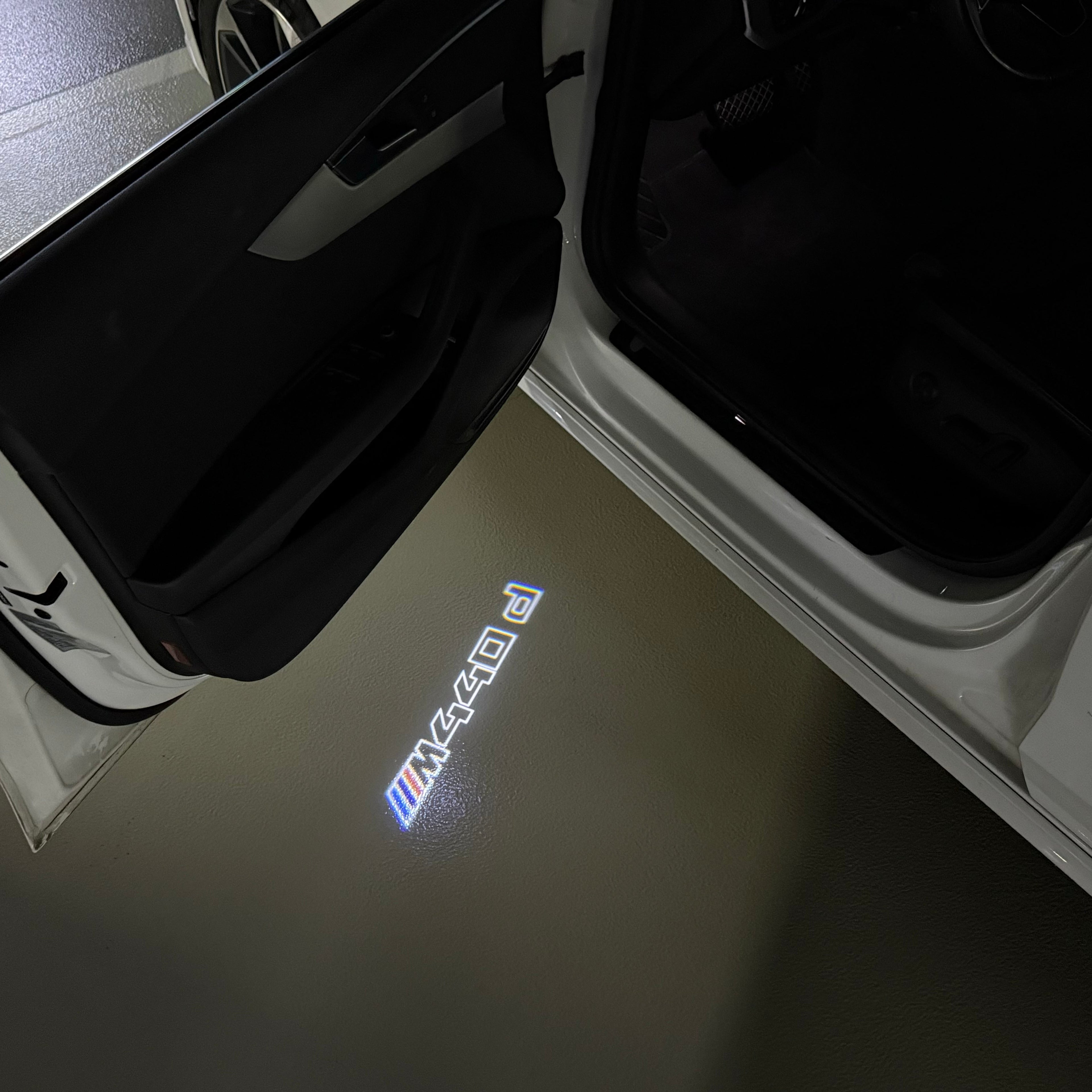 BMW  4  SERIES M440 d  LOGO PROJECTOT LIGHTS (quantity 1 = 1 sets/2 door lights)Nr.bmw00185