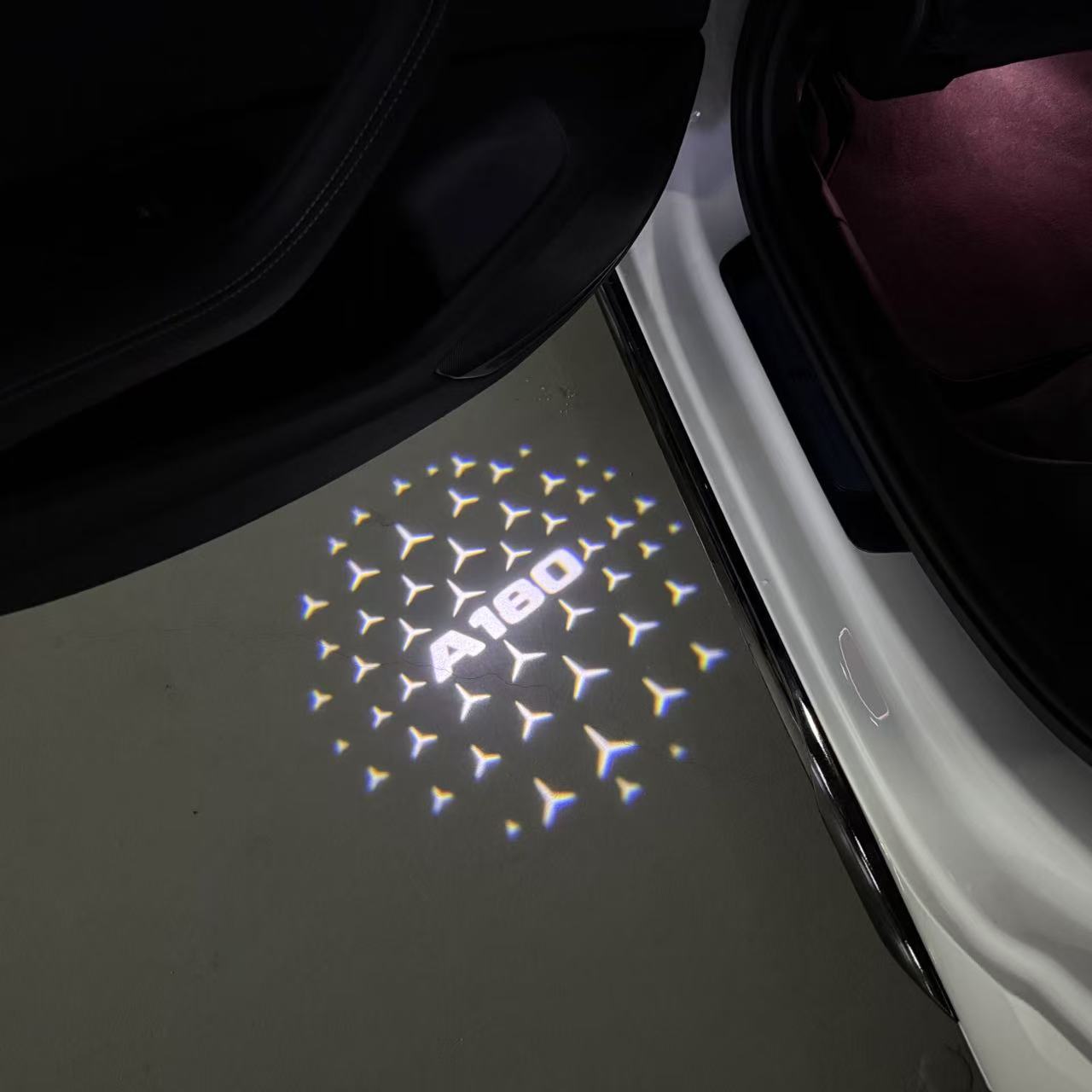 MERCEDES BENZ A180 LOGO PROJECTOT LIGHTS  (quantity 1 = 1 set /2 door lights with 2 logo films)Nr.02M028