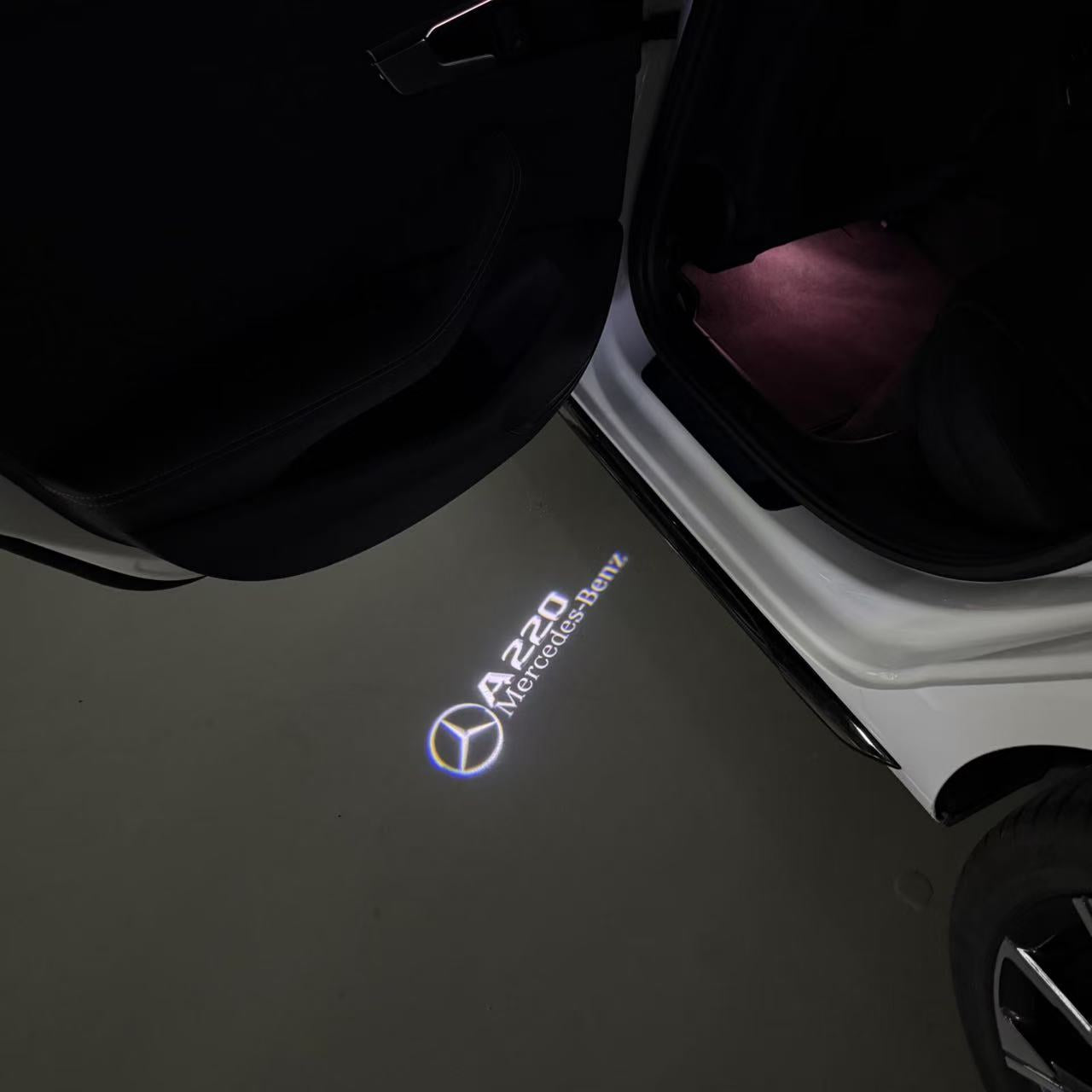 MERCEDES BENZ A220 LOGO PROJECTOT LIGHTS  (quantity 1 = 1 set /2 door lights with 2 logo films)Nr.02M026