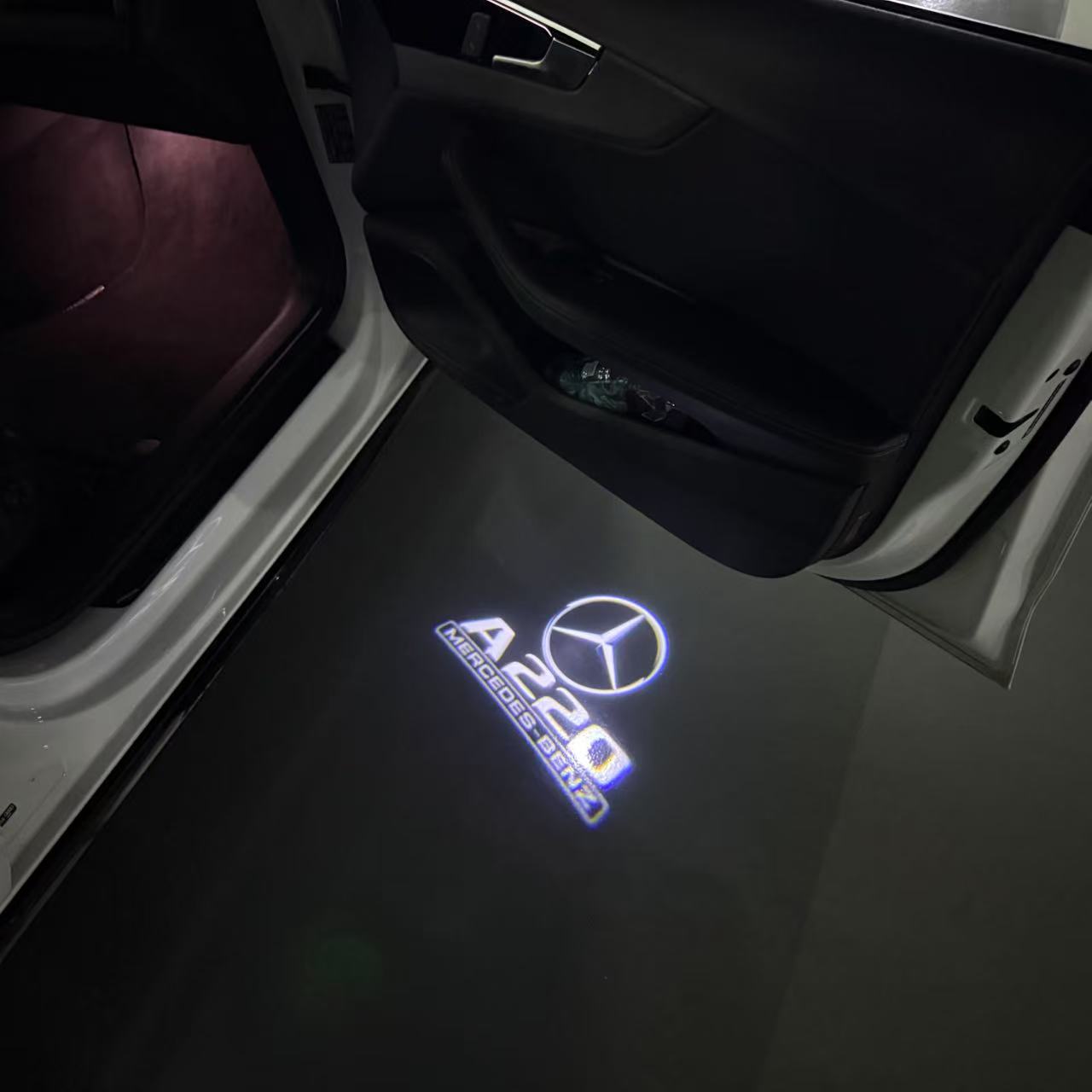 MERCEDES BENZ A220 LOGO PROJECTOT LIGHTS  (quantity 1 = 1 set /2 door lights with 2 logo films)Nr.02M035