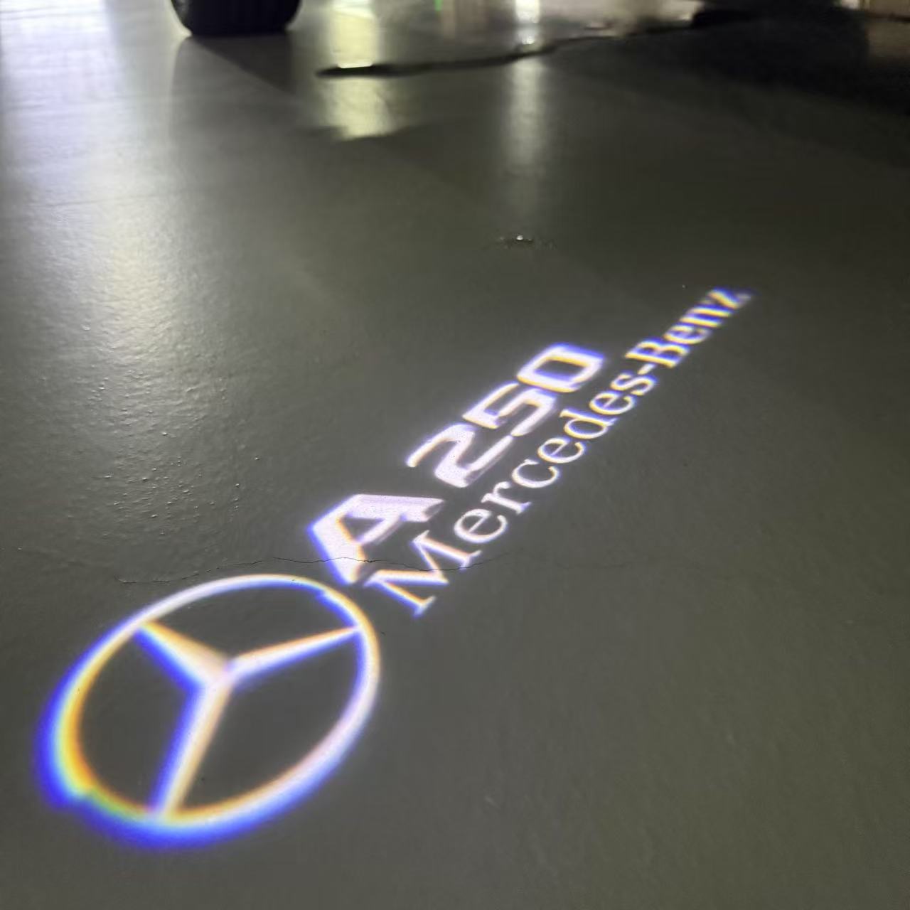 MERCEDES BENZ A250 LOGO PROJECTOT LIGHTS  (quantity 1 = 1 set /2 door lights with 2 logo films)Nr.02M034