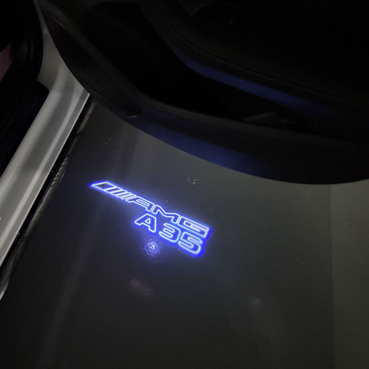 MERCEDES BENZ A35 AMG LOGO PROJECTOT LIGHTS  (quantity 1 = 1 set /2 door lights with 2 logo films)Nr.02M253