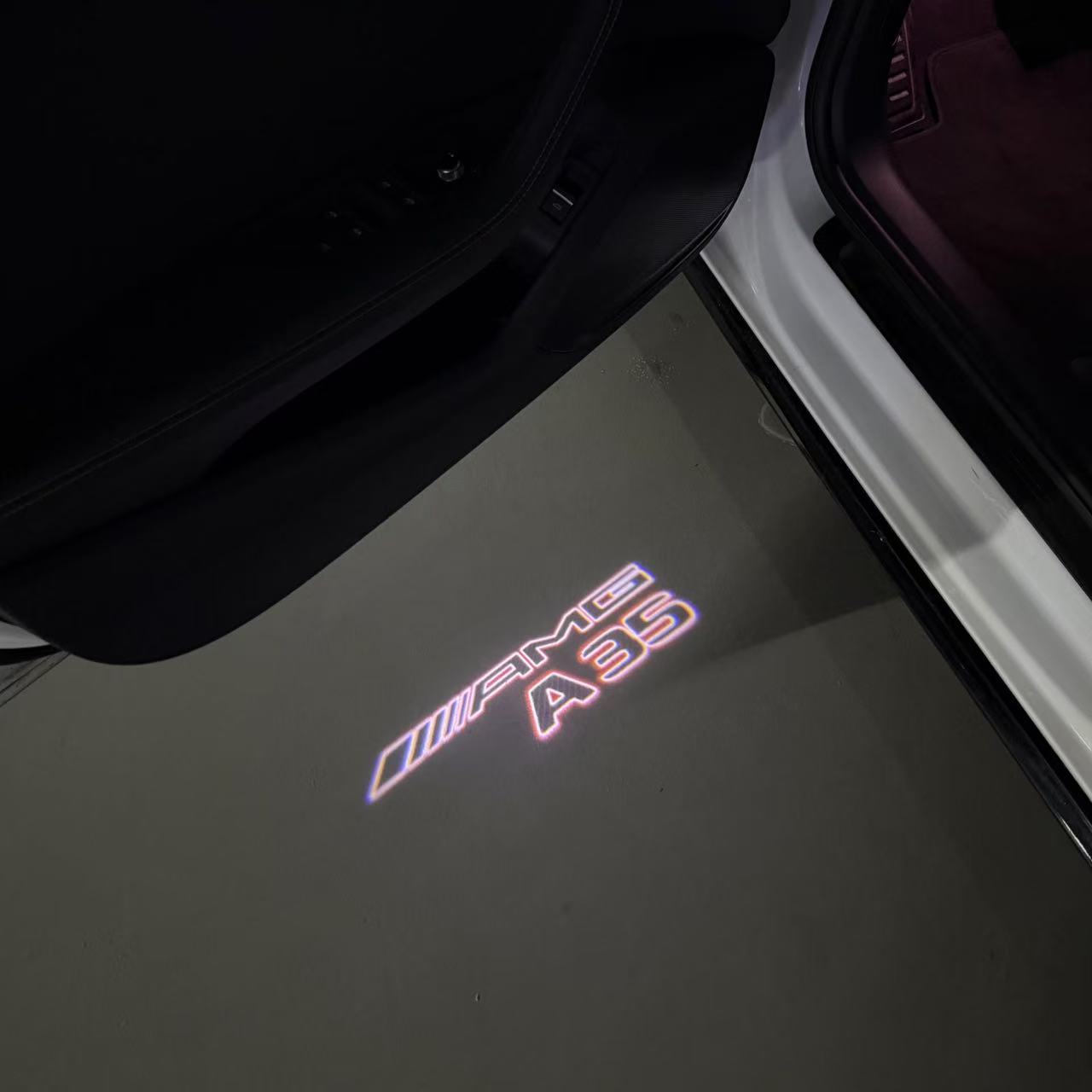 MERCEDES BENZ A35 AMG LOGO PROJECTOT LIGHTS  (quantity 1 = 1 set /2 door lights with 2 logo films)Nr.02M257