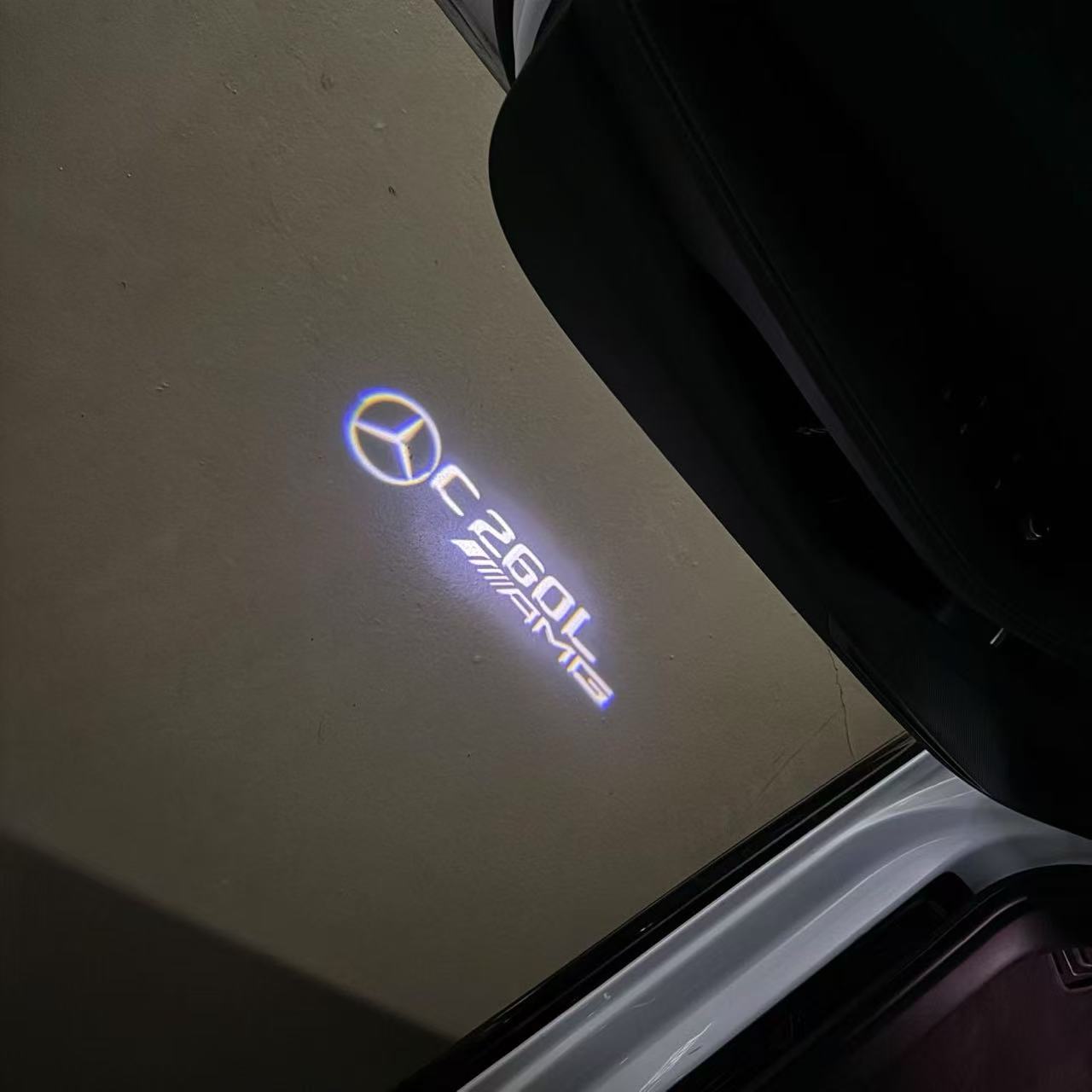 MERCEDES BENZ C260L LOGO PROJECTOT LIGHTS  (quantity 1 = 1 set /2 door lights with 2 logo films)Nr.02M63