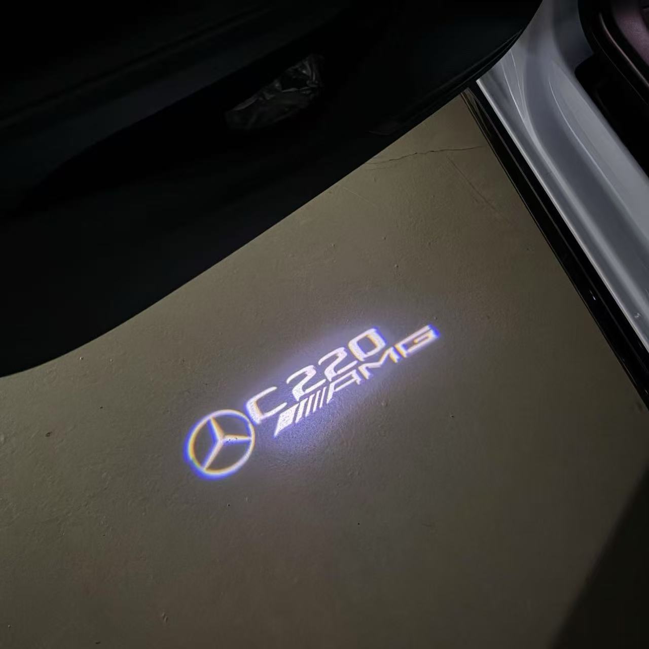 MERCEDES BENZ C220 LOGO PROJECTOT LIGHTS  (quantity 1 = 1 set /2 door lights with 2 logo films)Nr.02M44
