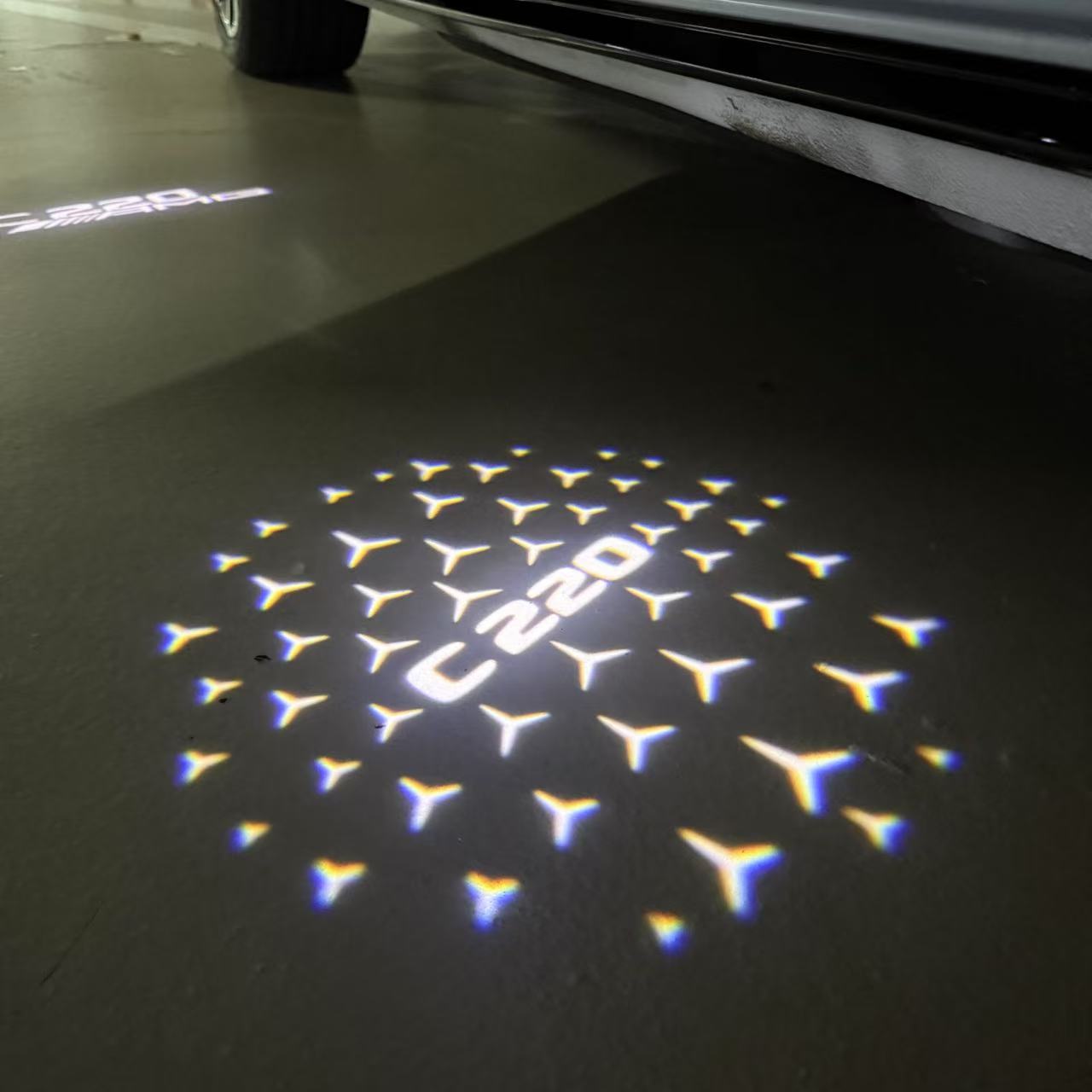 MERCEDES BENZ C220 LOGO PROJECTOT LIGHTS  (quantity 1 = 1 set /2 door lights with 2 logo films)Nr.02M52