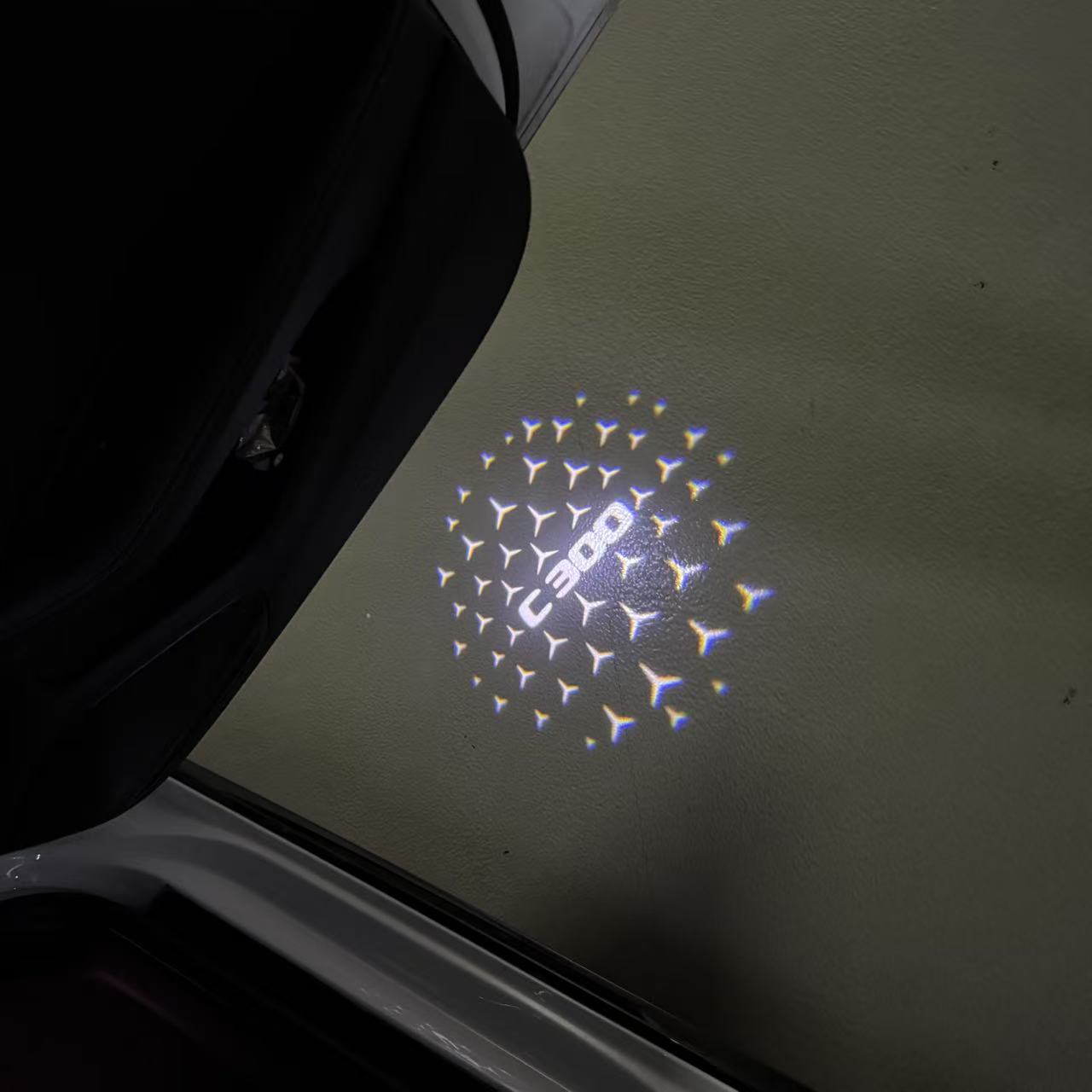 MERCEDES BENZ C300 LOGO PROJECTOT LIGHTS  (quantity 1 = 1 set /2 door lights with 2 logo films)Nr.02M50