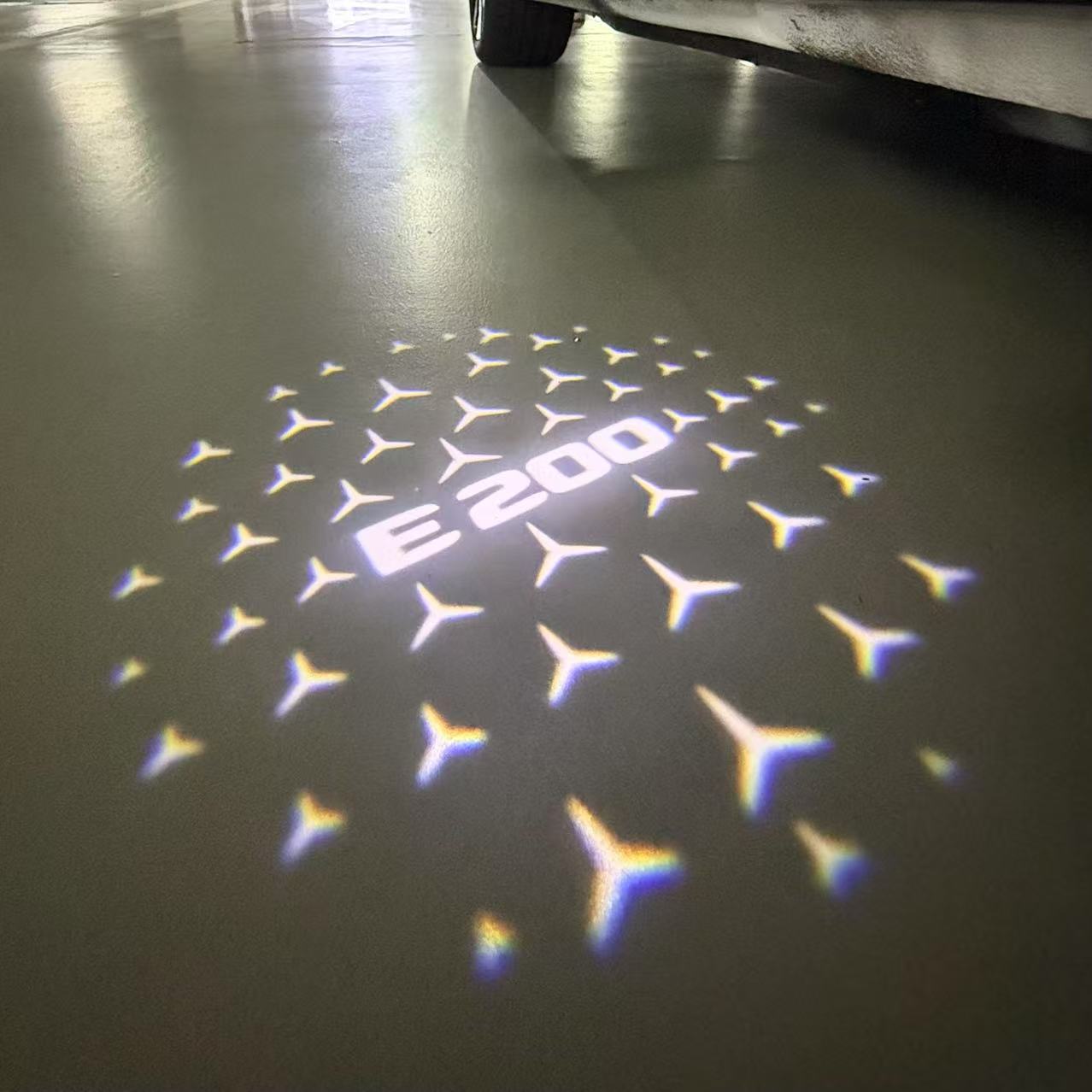 MERCEDES BENZ E200 LOGO PROJECTOT LIGHTS  (quantity 1 = 1 set /2 door lights with 2 logo films)Nr.02M91