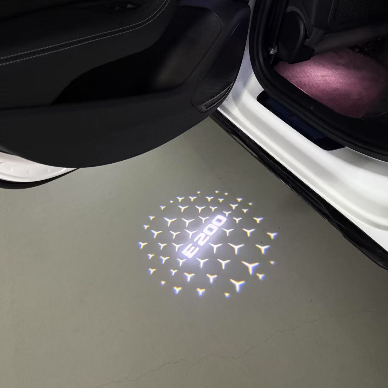 MERCEDES BENZ E200 LOGO PROJECTOT LIGHTS  (quantity 1 = 1 set /2 door lights with 2 logo films)Nr.02M91