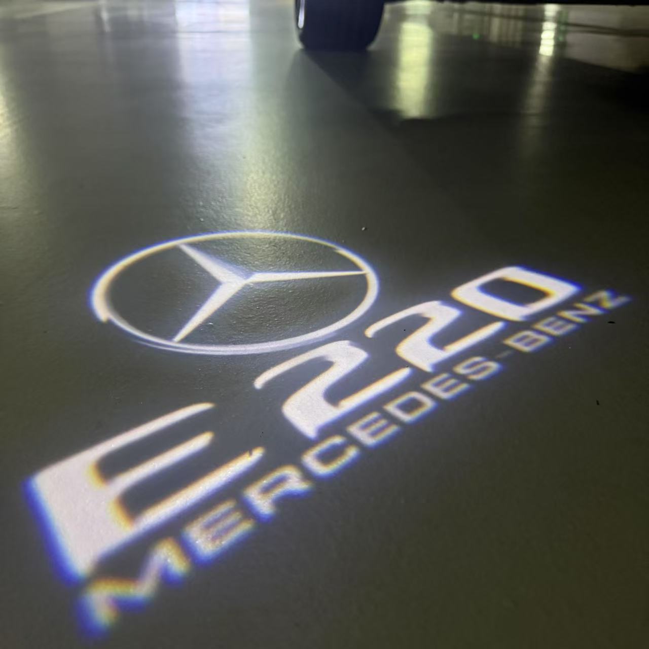 MERCEDES BENZ E220 LOGO PROJECTOT LIGHTS  (quantity 1 = 1 set /2 door lights with 2 logo films)Nr.02M72
