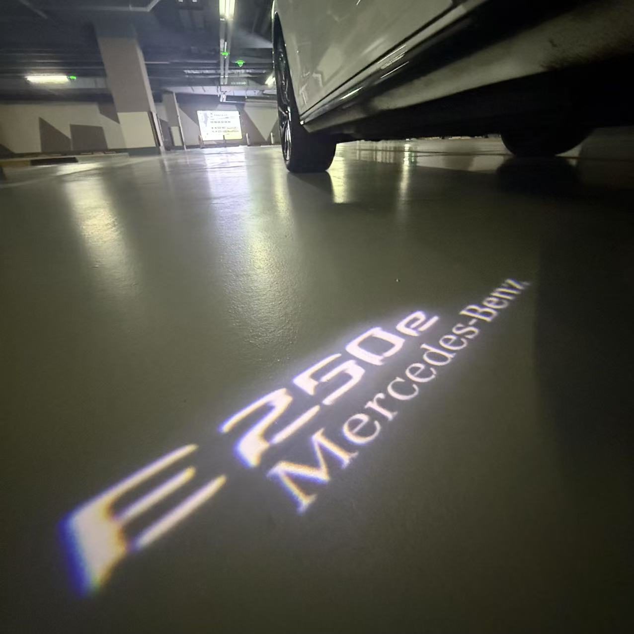 MERCEDES BENZ E250e LOGO PROJECTOT LIGHTS  (quantity 1 = 1 set /2 door lights with 2 logo films)Nr.02M78