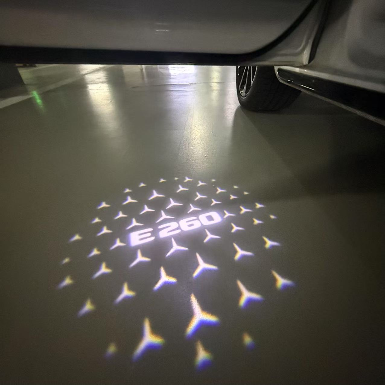 MERCEDES BENZ E260 LOGO PROJECTOT LIGHTS  (quantity 1 = 1 set /2 door lights with 2 logo films)Nr.02M73