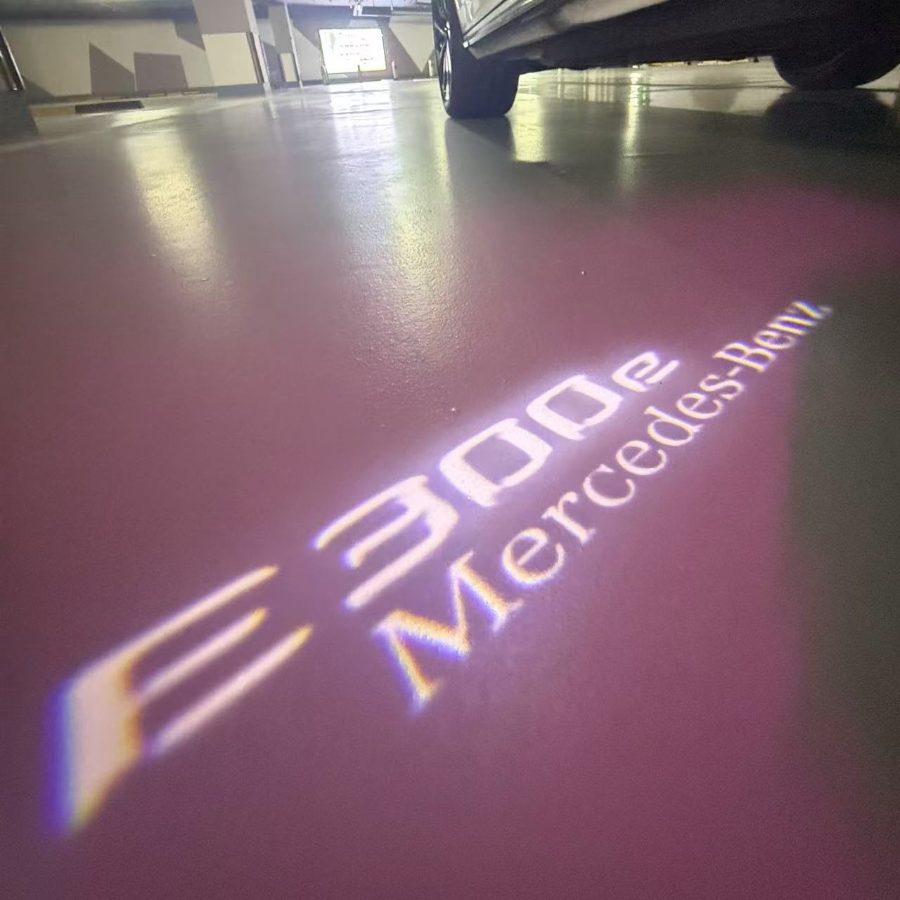 MERCEDES BENZ E300e LOGO PROJECTOT LIGHTS  (quantity 1 = 1 set /2 door lights with 2 logo films)Nr.02M76