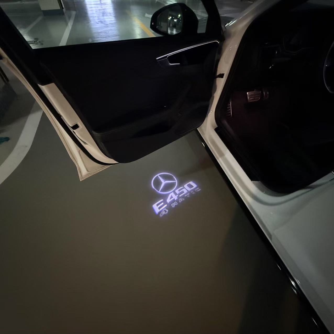 MERCEDES BENZ E450 LOGO PROJECTOT LIGHTS  (quantity 1 = 1 set /2 door lights with 2 logo films)Nr.02M71