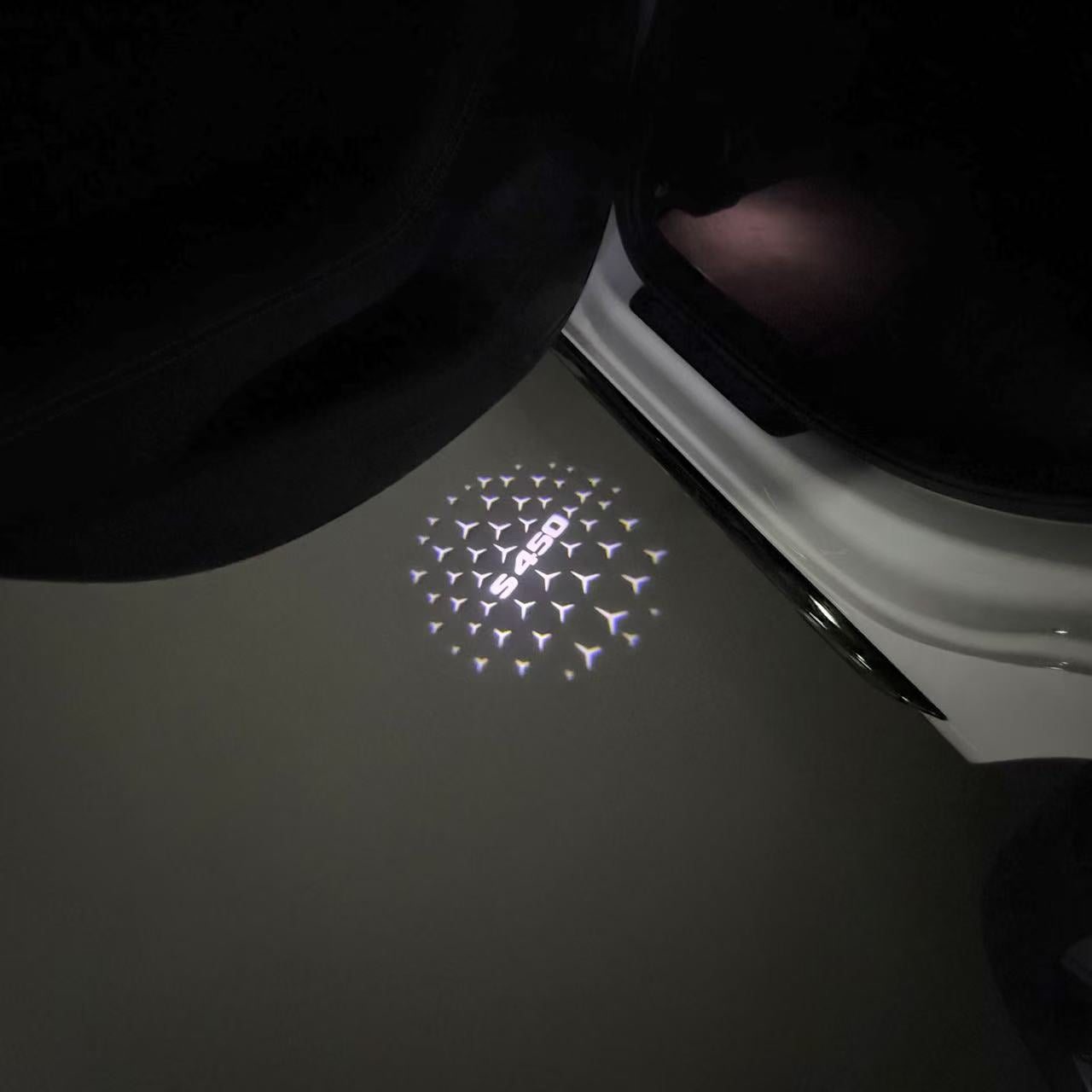 MERCEDES BENZ S450 LOGO PROJECTOT LIGHTS  (quantity 1 = 1 set /2 door lights with 2 logo films)Nr.02M33