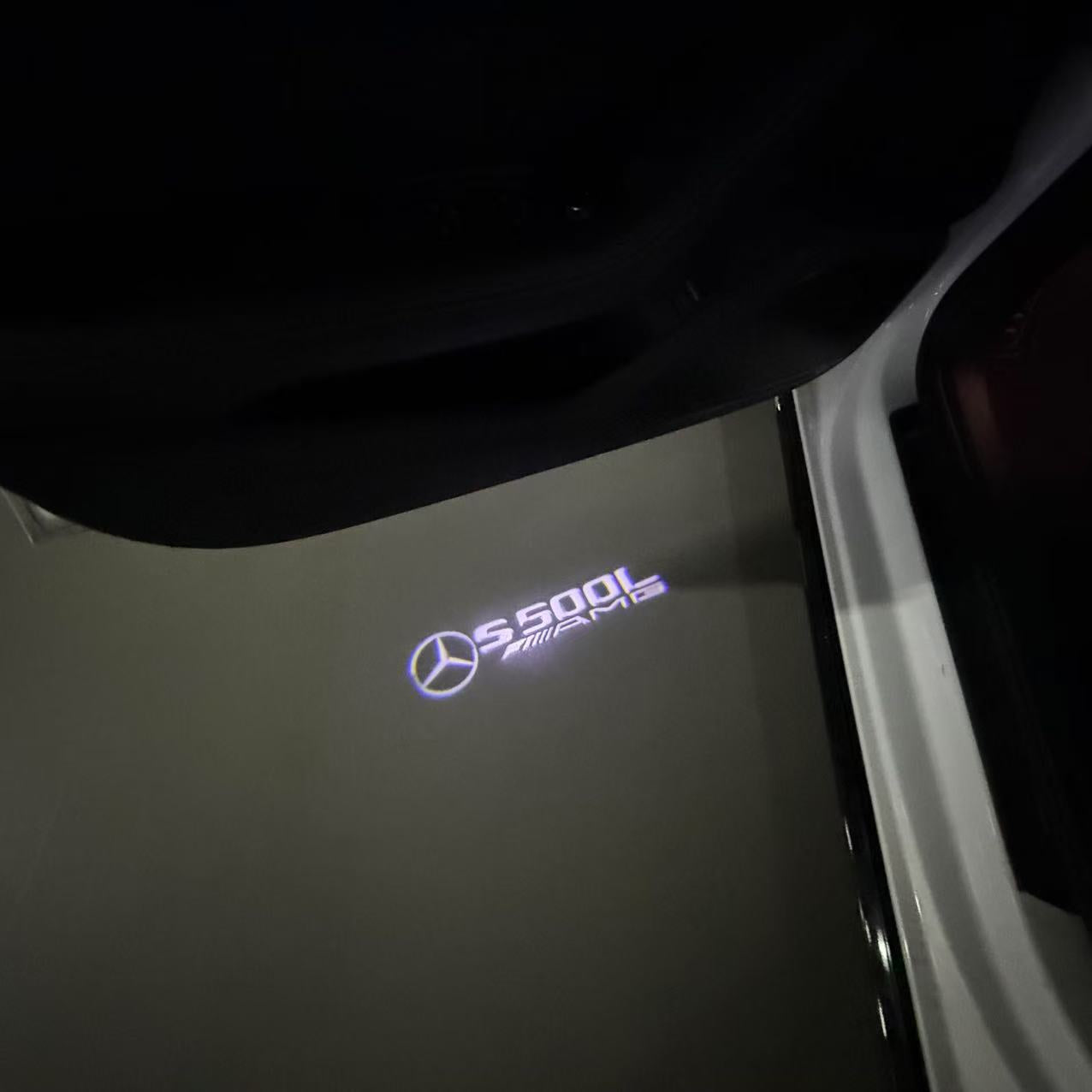MERCEDES BENZ S500L LOGO PROJECTOT LIGHTS  (quantity 1 = 1 set /2 door lights with 2 logo films)Nr.02M26