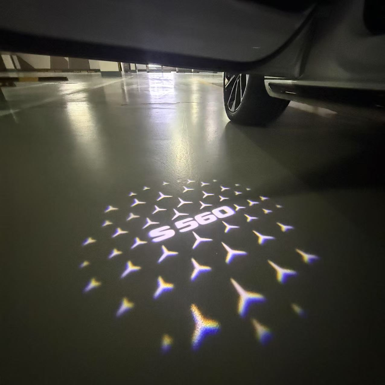 MERCEDES BENZ S560  LOGO PROJECTOT LIGHTS  (quantity 1 = 1 set /2 door lights with 2 logo films)Nr.02M30