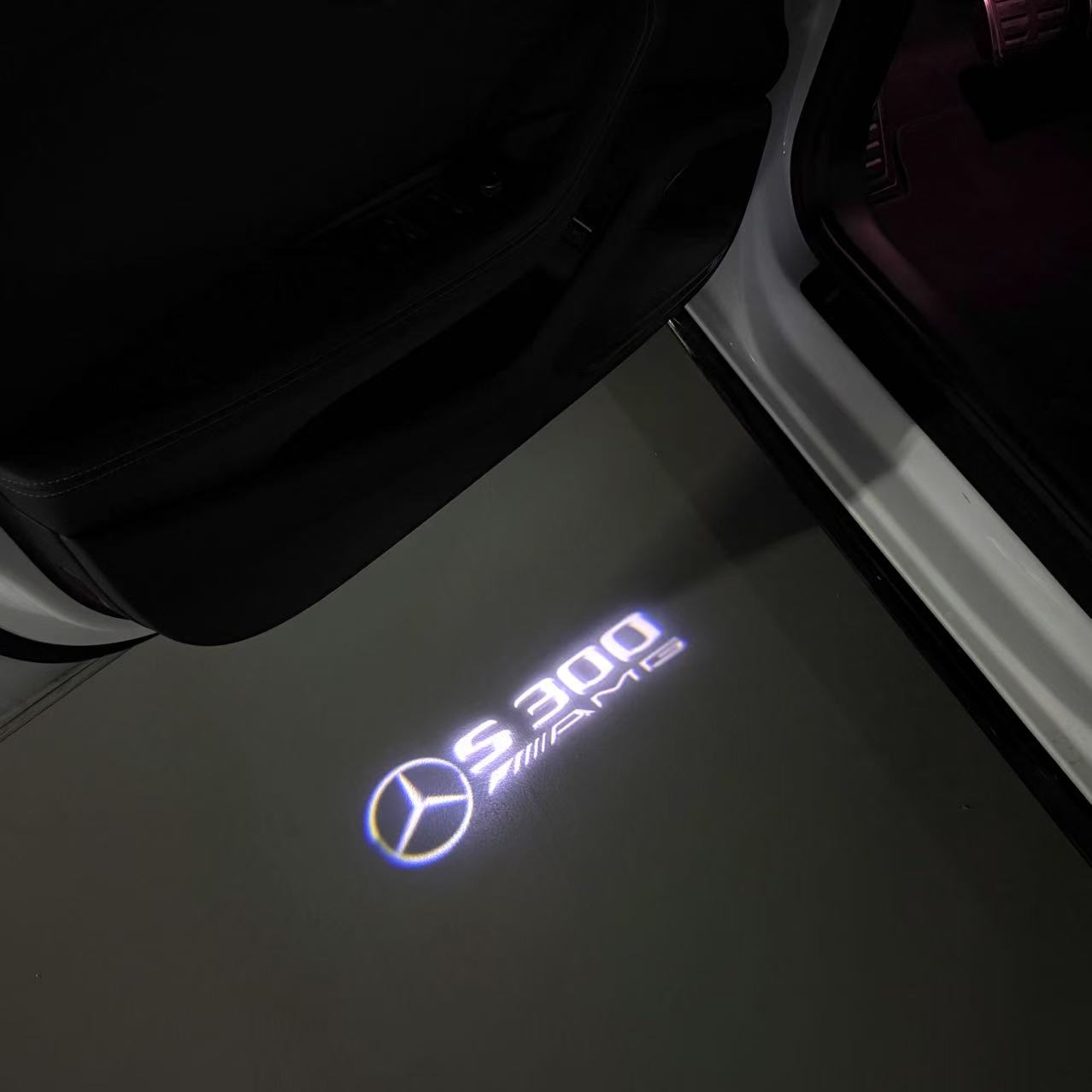 MERCEDES BENZ S300 LOGO PROJECTOT LIGHTS  (quantity 1 = 1 set /2 door lights with 2 logo films)Nr.02M08