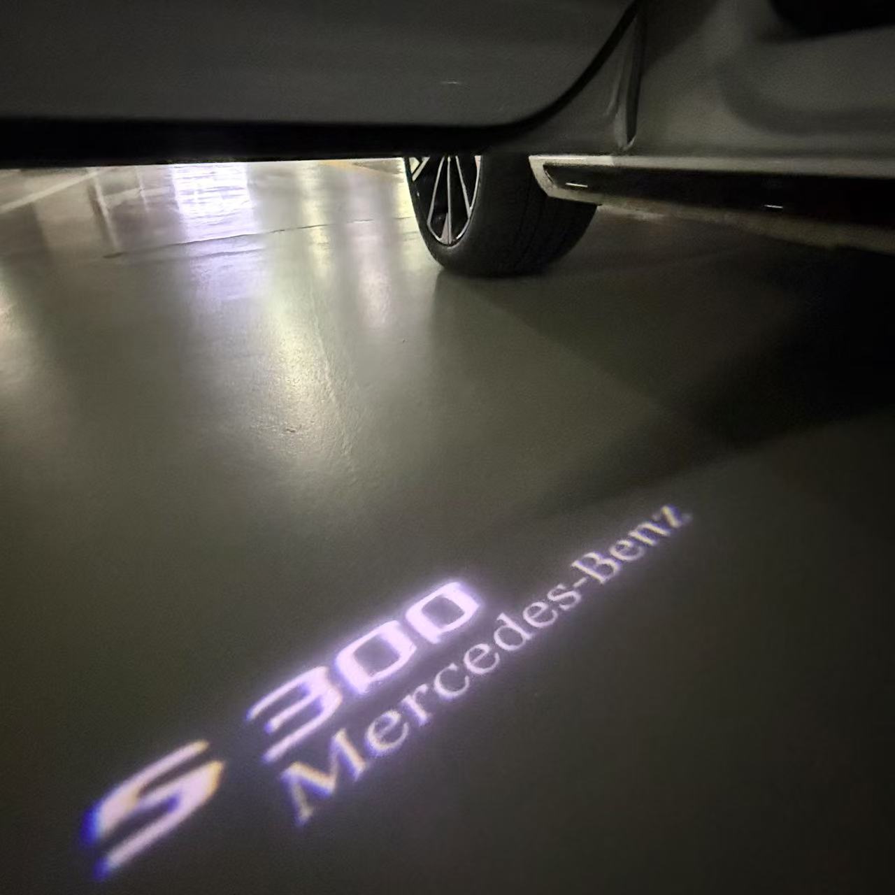 MERCEDES BENZ S300 LOGO PROJECTOT LIGHTS  (quantity 1 = 1 set /2 door lights with 2 logo films)Nr.02M10