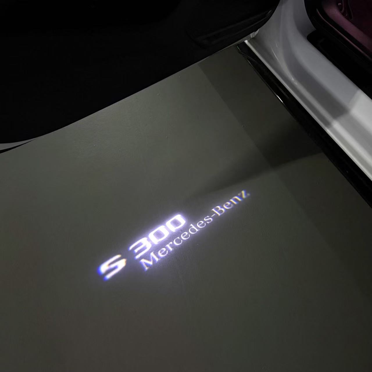 MERCEDES BENZ S300 LOGO PROJECTOT LIGHTS  (quantity 1 = 1 set /2 door lights with 2 logo films)Nr.02M10