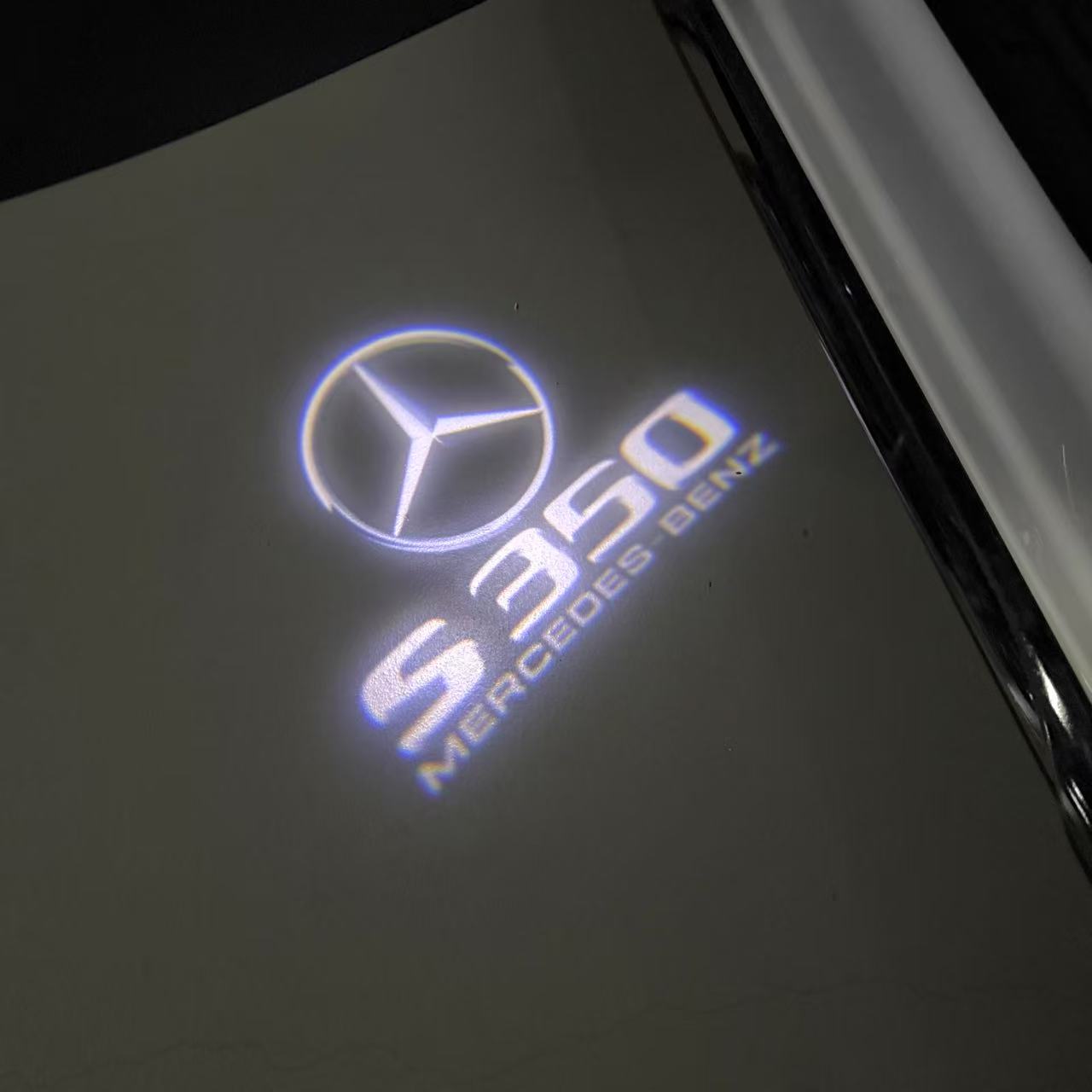 MERCEDES BENZ S350 LOGO PROJECTOT LIGHTS  (quantity 1 = 1 set /2 door lights with 2 logo films)Nr.02M19