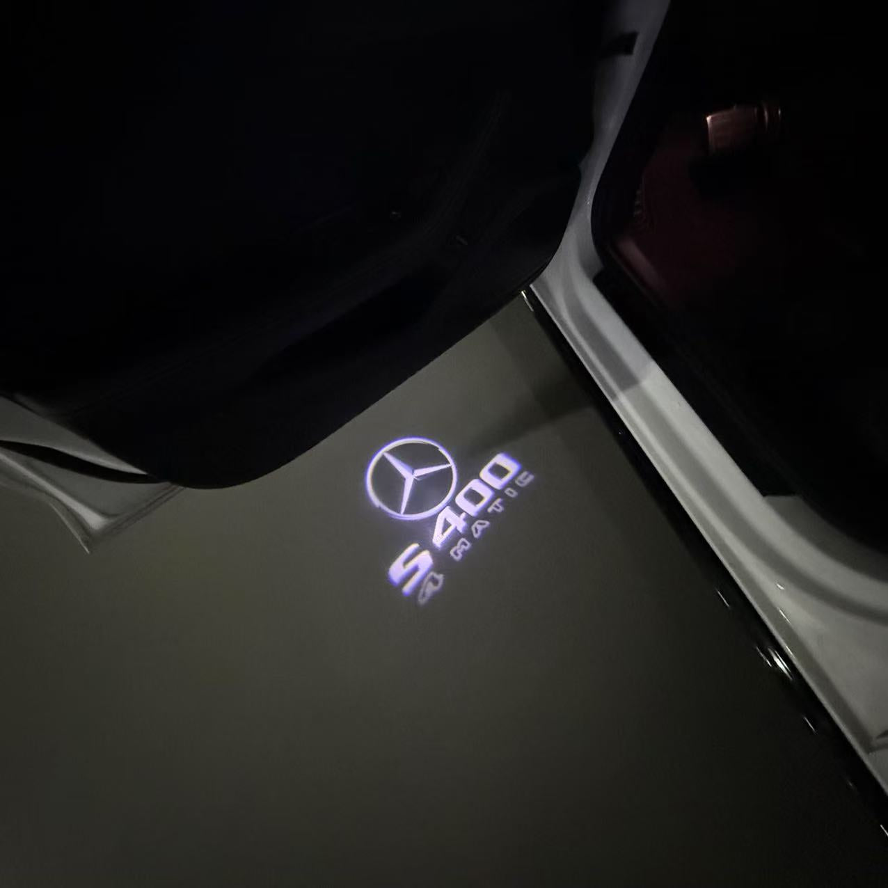 MERCEDES BENZ S400 LOGO PROJECTOT LIGHTS  (quantity 1 = 1 set /2 door lights with 2 logo films)Nr.02M28