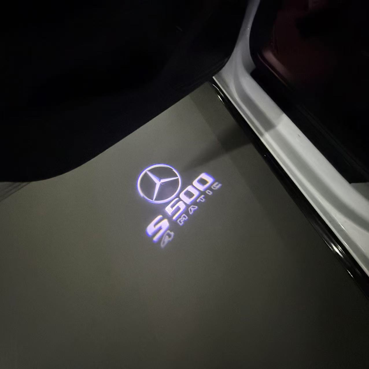 MERCEDES BENZ S500 LOGO PROJECTOT LIGHTS  (quantity 1 = 1 set /2 door lights with 2 logo films)Nr.02M37