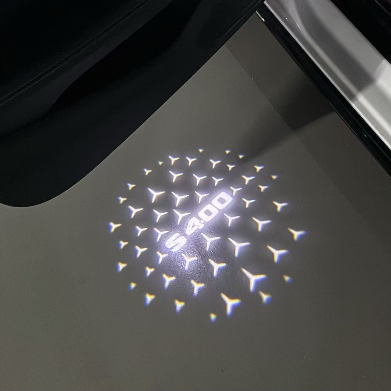 MERCEDES BENZ S400 LOGO PROJECTOT LIGHTS  (quantity 1 = 1 set /2 door lights with 2 logo films)Nr.02M39