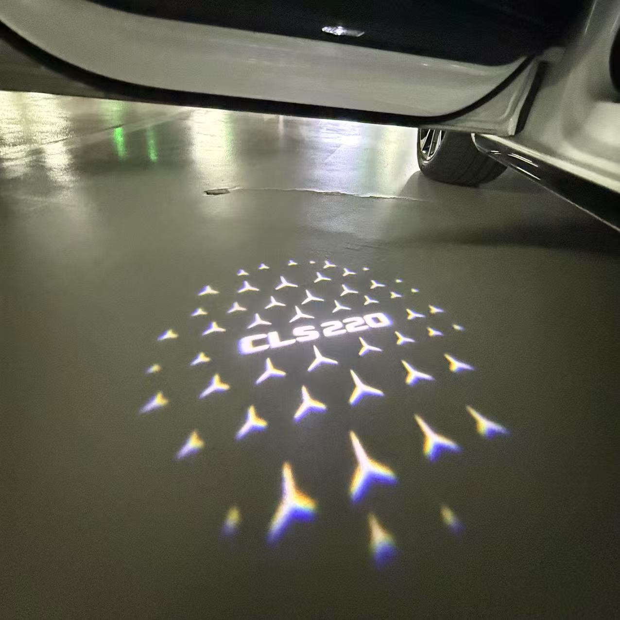 MERCEDES BENZ CLS 220 LOGO PROJECTOT LIGHTS  (quantity 1 = 1 set /2 door lights with 2 logo films)Nr.02M194