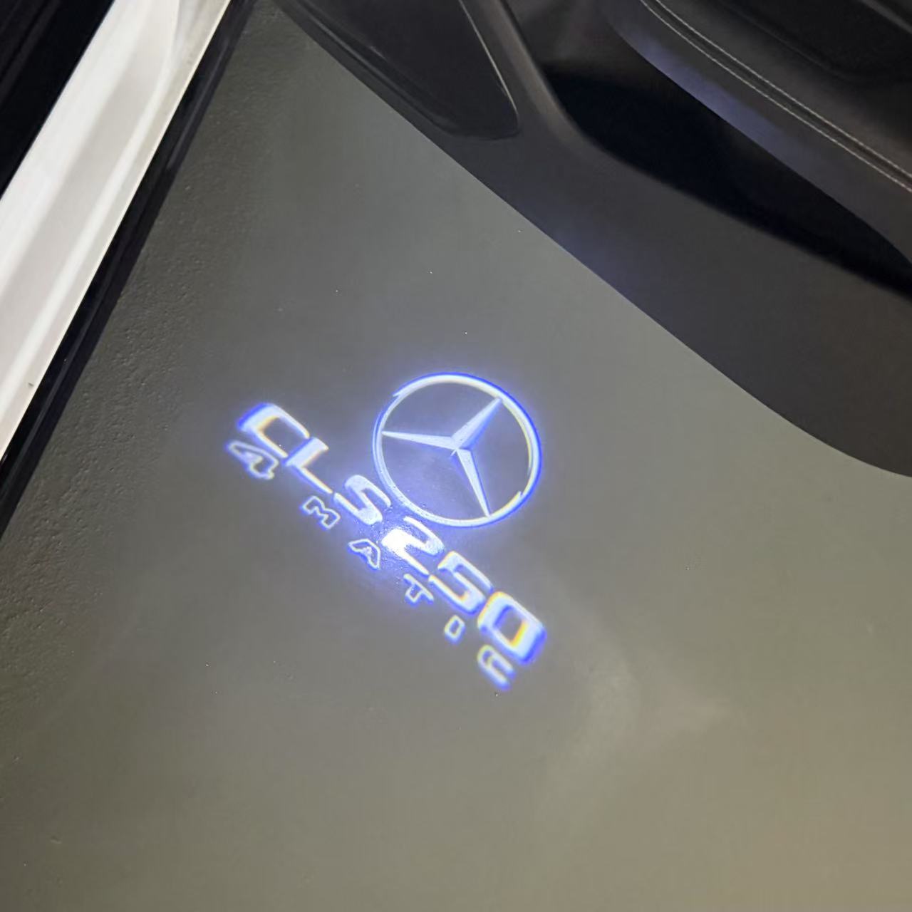MERCEDES BENZ CLS 250 LOGO PROJECTOT LIGHTS  (quantity 1 = 1 set /2 door lights with 2 logo films)Nr.02M198
