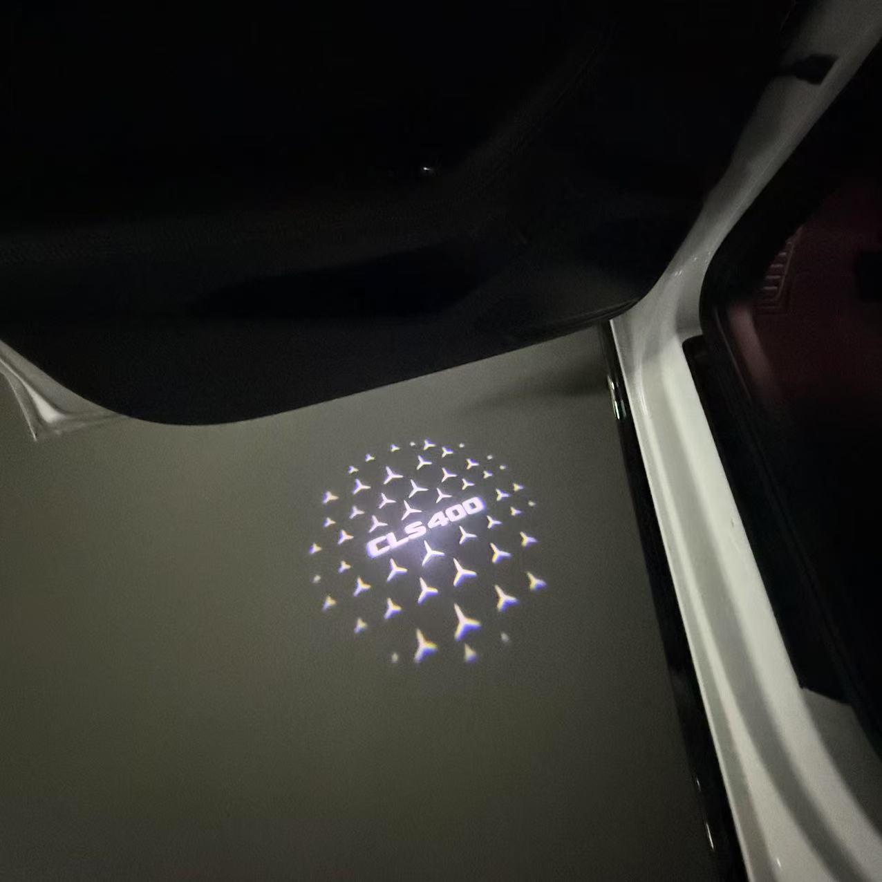 MERCEDES BENZ CLS 400 LOGO PROJECTOT LIGHTS  (quantity 1 = 1 set /2 door lights with 2 logo films)Nr.02M199