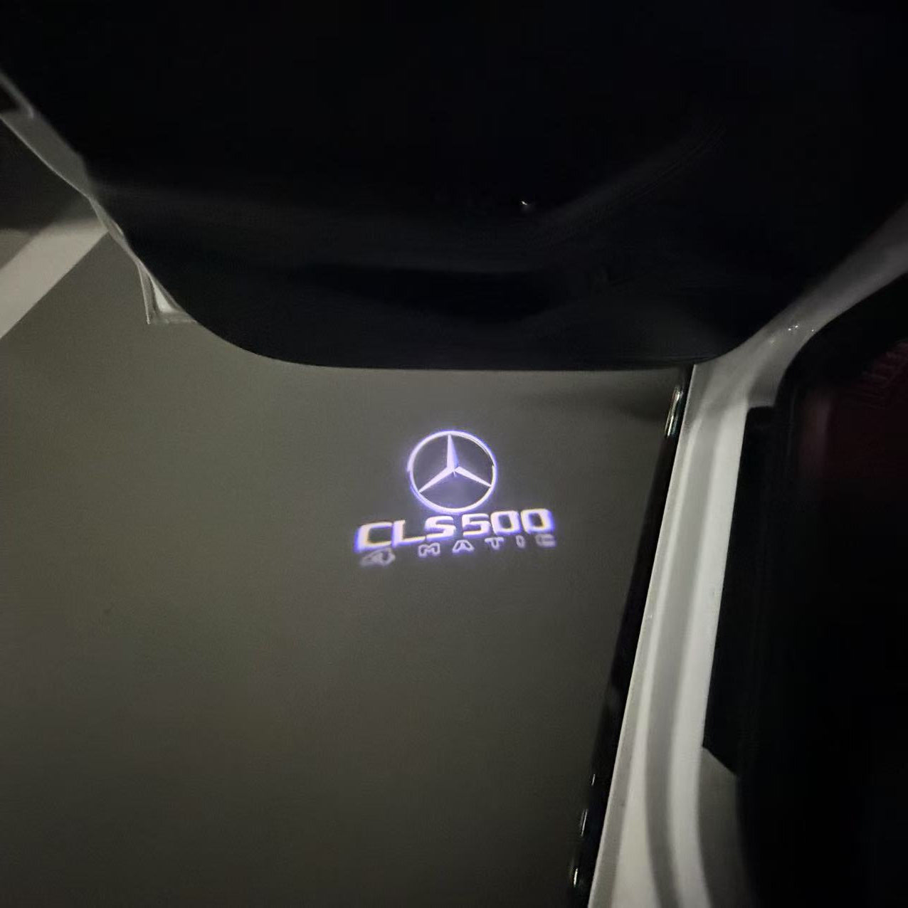 MERCEDES BENZ CLS 500 LOGO PROJECTOT LIGHTS  (quantity 1 = 1 set /2 door lights with 2 logo films)Nr.02M187