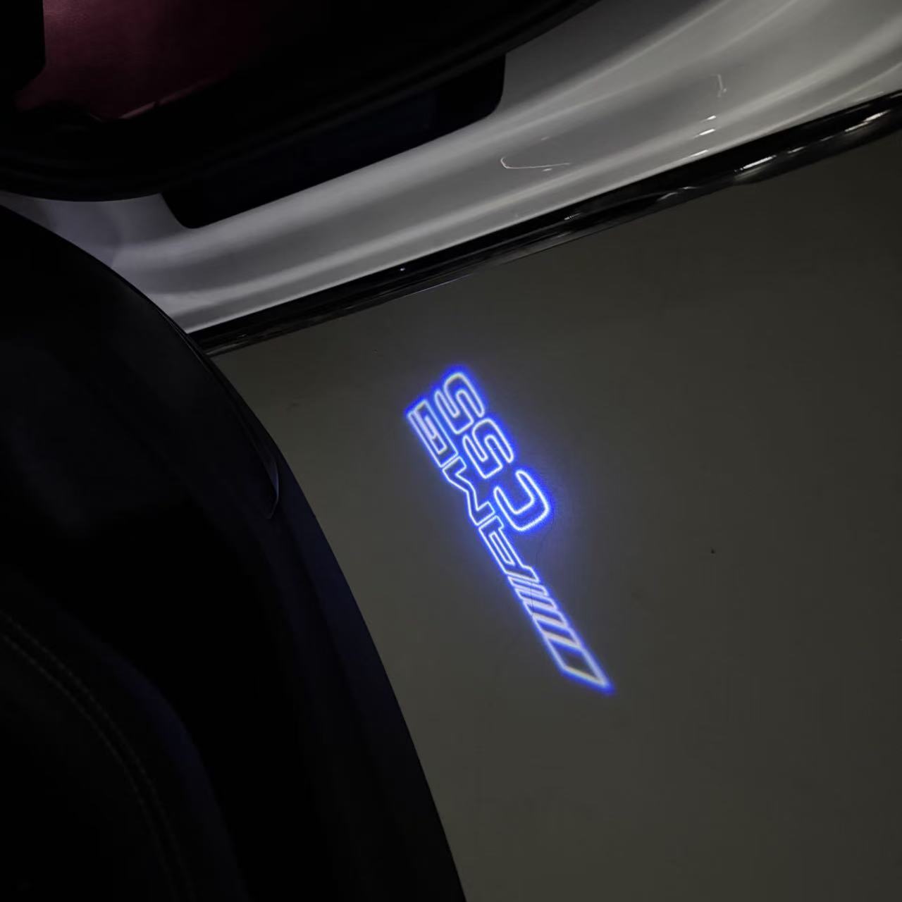 MERCEDES BENZ C55 AMG LOGO PROJECTOT LIGHTS  (quantity 1 = 1 set /2 door lights with 2 logo films)Nr.02M299