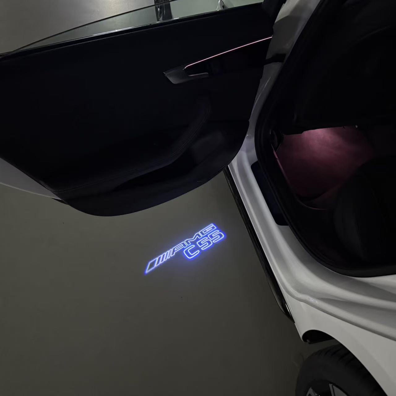 MERCEDES BENZ C55 AMG LOGO PROJECTOT LIGHTS  (quantity 1 = 1 set /2 door lights with 2 logo films)Nr.02M299