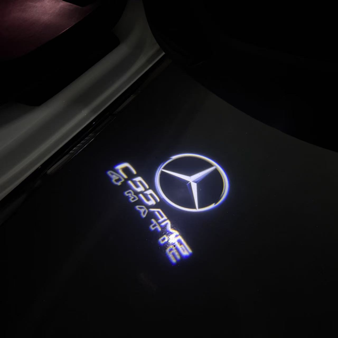 MERCEDES BENZ C55 AMG LOGO PROJECTOT LIGHTS  (quantity 1 = 1 set /2 door lights with 2 logo films)Nr.02M298