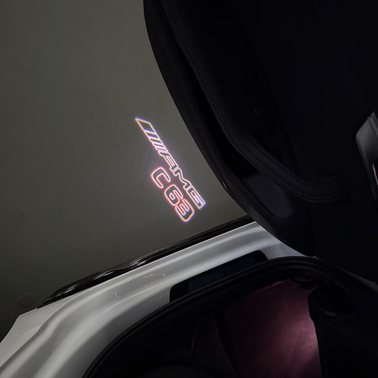 MERCEDES BENZ C63 AMG LOGO PROJECTOT LIGHTS  (quantity 1 = 1 set /2 door lights with 2 logo films)Nr.02M295