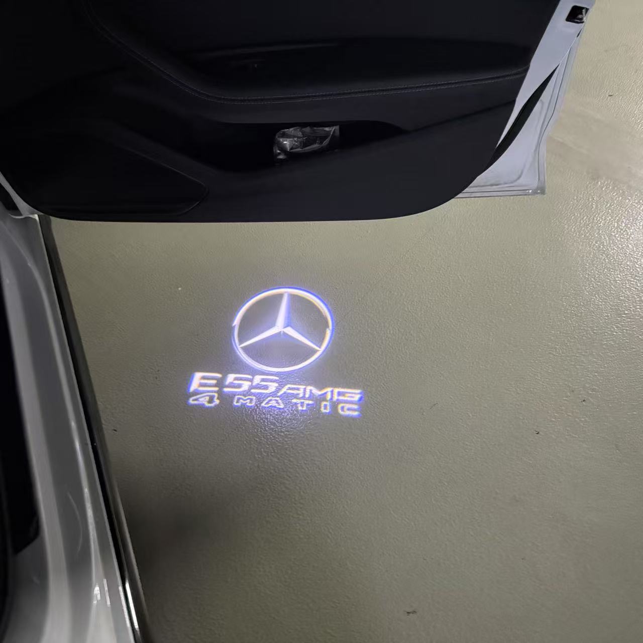 MERCEDES BENZ E55 AMG LOGO PROJECTOT LIGHTS  (quantity 1 = 1 set /2 door lights with 2 logo films)Nr.02M307