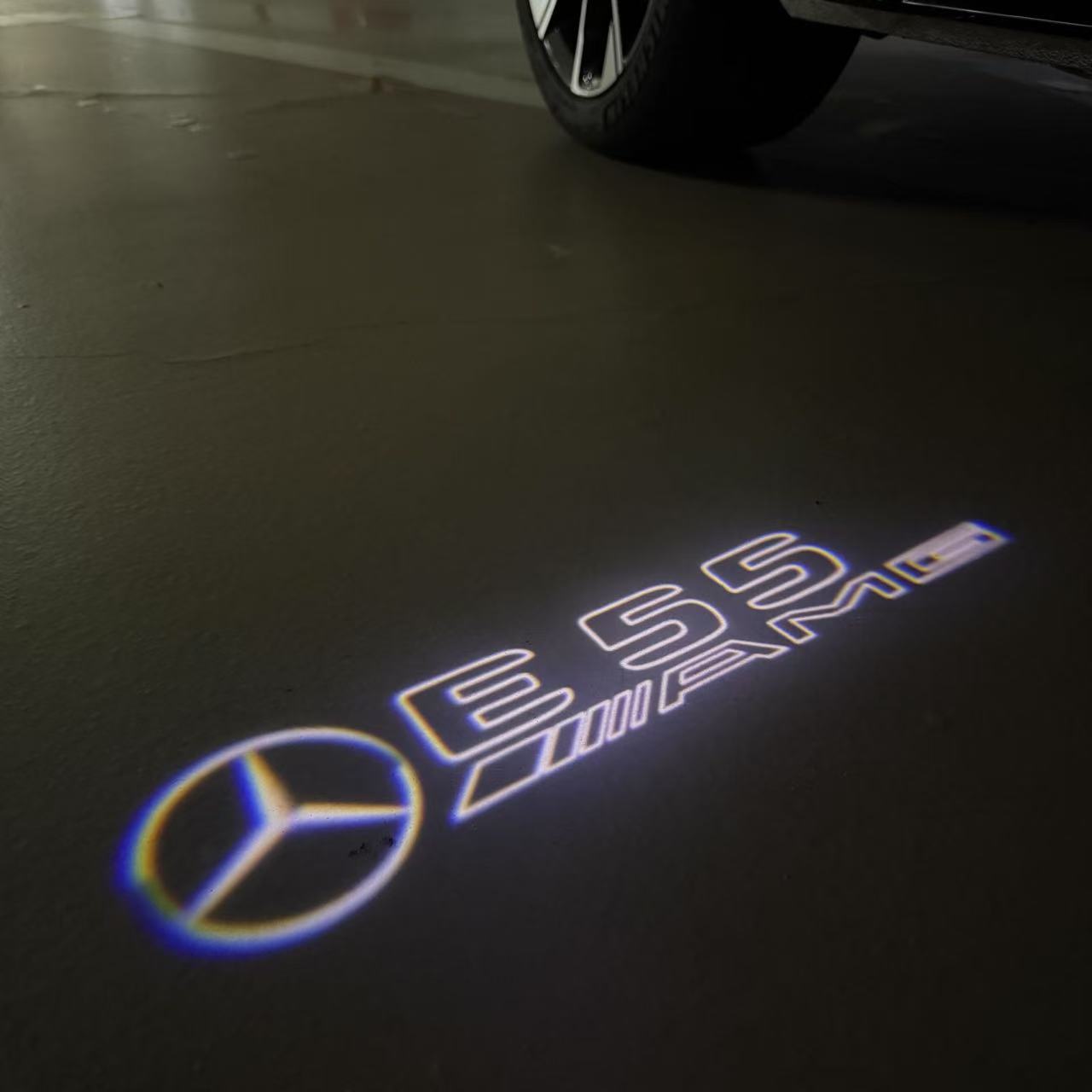 MERCEDES BENZ E55 AMG LOGO PROJECTOT LIGHTS  (quantity 1 = 1 set /2 door lights with 2 logo films)Nr.02M304