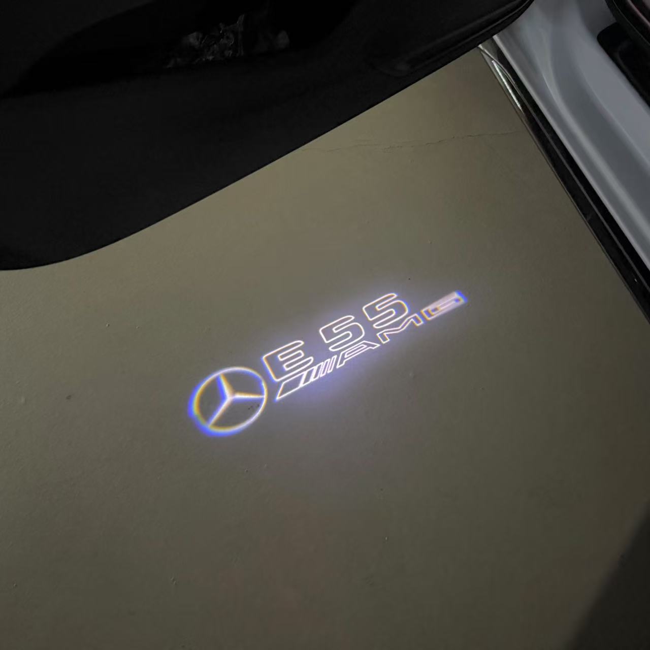 MERCEDES BENZ E55 AMG LOGO PROJECTOT LIGHTS  (quantity 1 = 1 set /2 door lights with 2 logo films)Nr.02M304