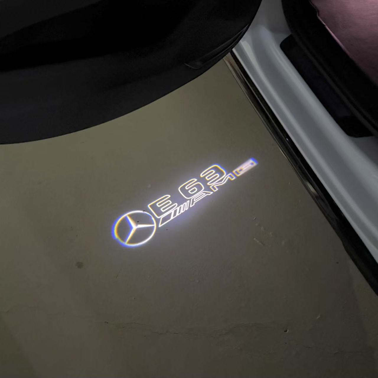 MERCEDES BENZ E63 AMG LOGO PROJECTOT LIGHTS  (quantity 1 = 1 set /2 door lights with 2 logo films)Nr.02M312