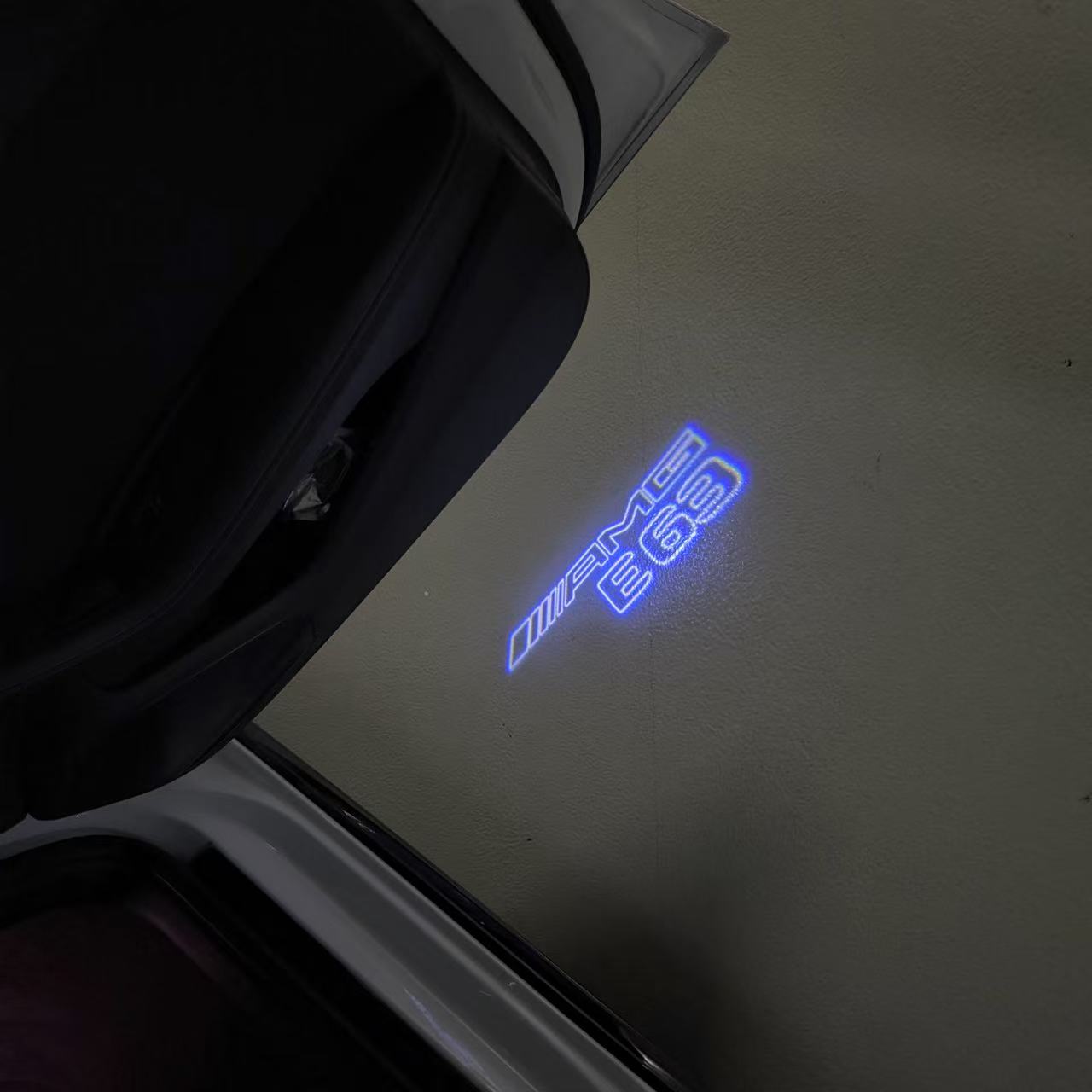 MERCEDES BENZ E63 AMG LOGO PROJECTOT LIGHTS  (quantity 1 = 1 set /2 door lights with 2 logo films)Nr.02M308