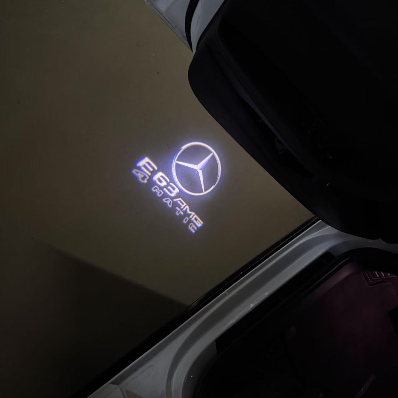 MERCEDES BENZ E63 AMG LOGO PROJECTOT LIGHTS  (quantity 1 = 1 set /2 door lights with 2 logo films)Nr.02M310