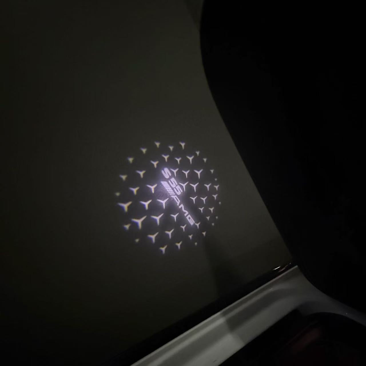 MERCEDES BENZ S55 AMG LOGO PROJECTOT LIGHTS  (quantity 1 = 1 set /2 door lights with 2 logo films)Nr.02M321